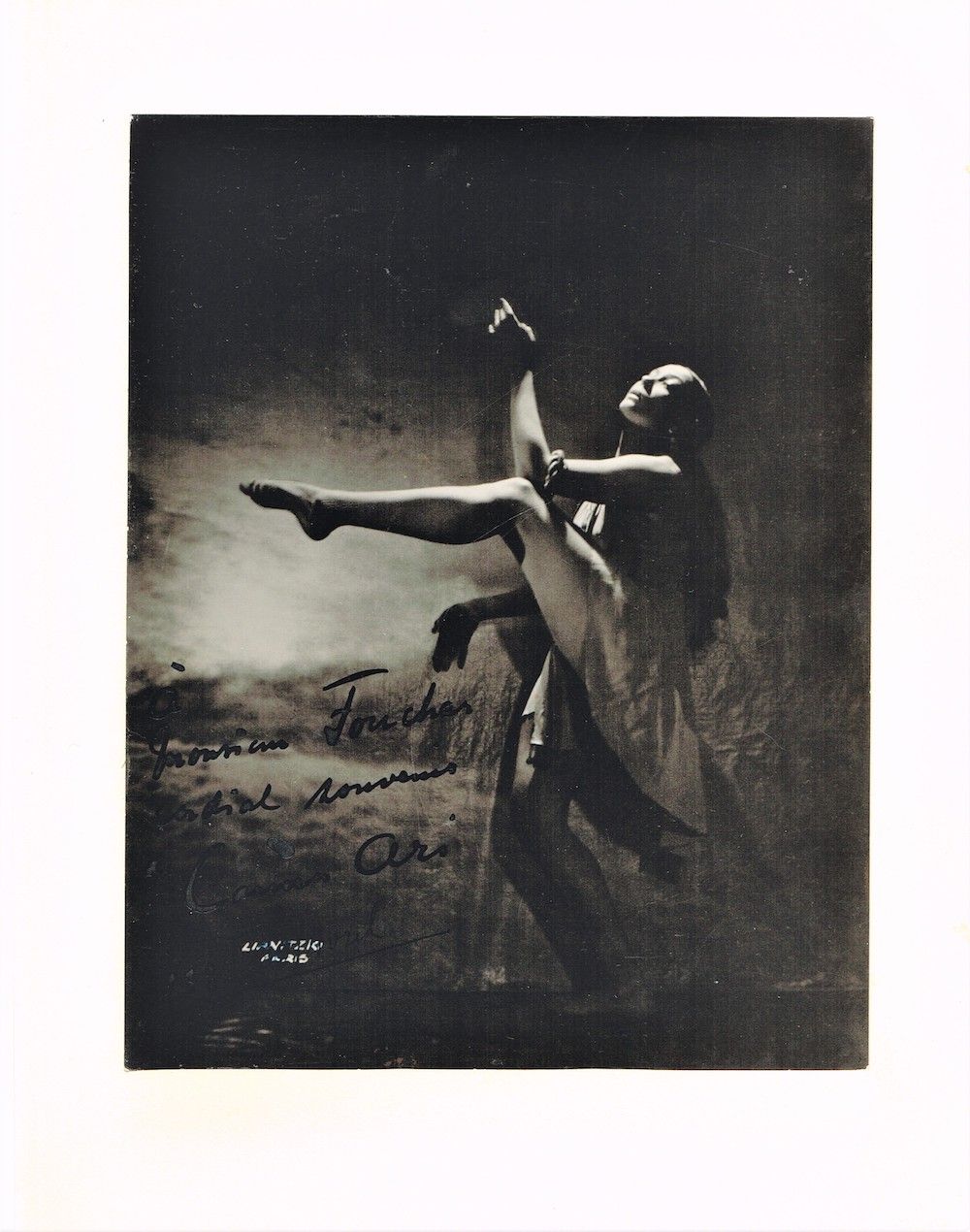 Null 324 - Carina ARI (1897-1970)，瑞典舞蹈家和编舞家。Boris Lipnitsky的大型原始照片，由他在1938年奉献并签名&hellip;