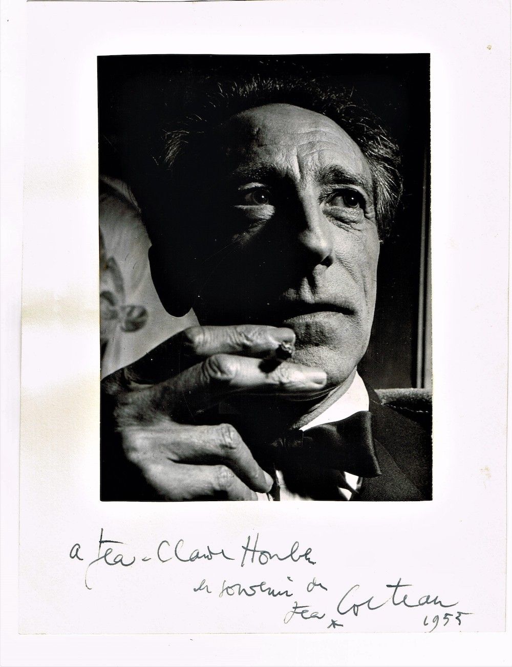 Null 100 - Jean COCTEAU (1889-1963)，诗人、绘图员、剧作家和电影制作人。原创的亲笔签名照片，日期为1955年（13 x 17.&hellip;