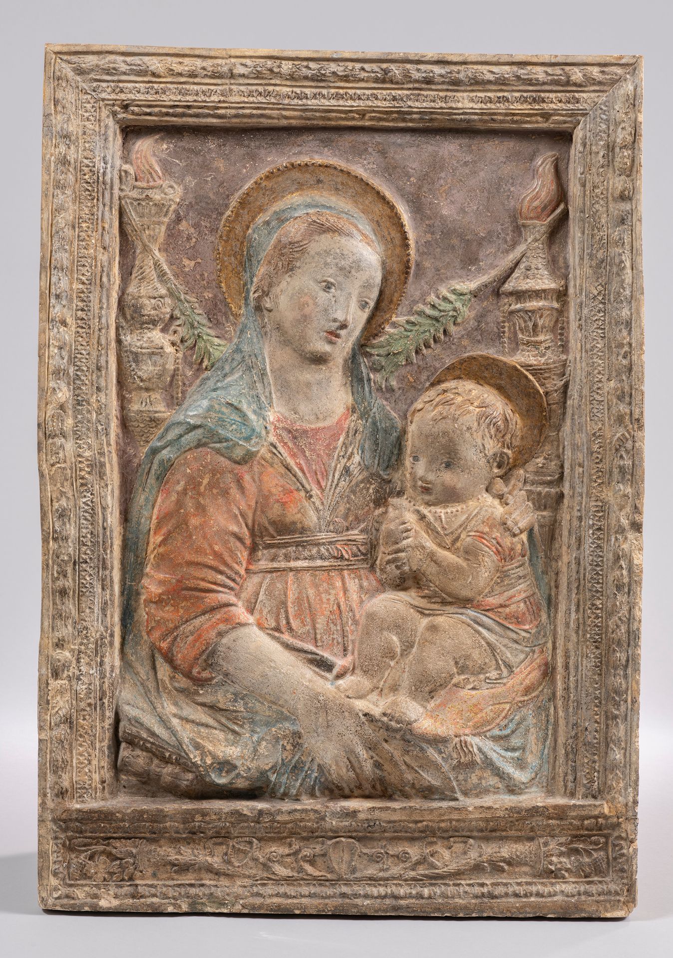 Null 意大利，佛罗伦萨，16世纪初，在安东尼奥-罗塞利诺（1428-1479）之后，圣母和儿童，被称为 "烛台圣母"。

多色和镀金灰泥

高71.5，宽5&hellip;
