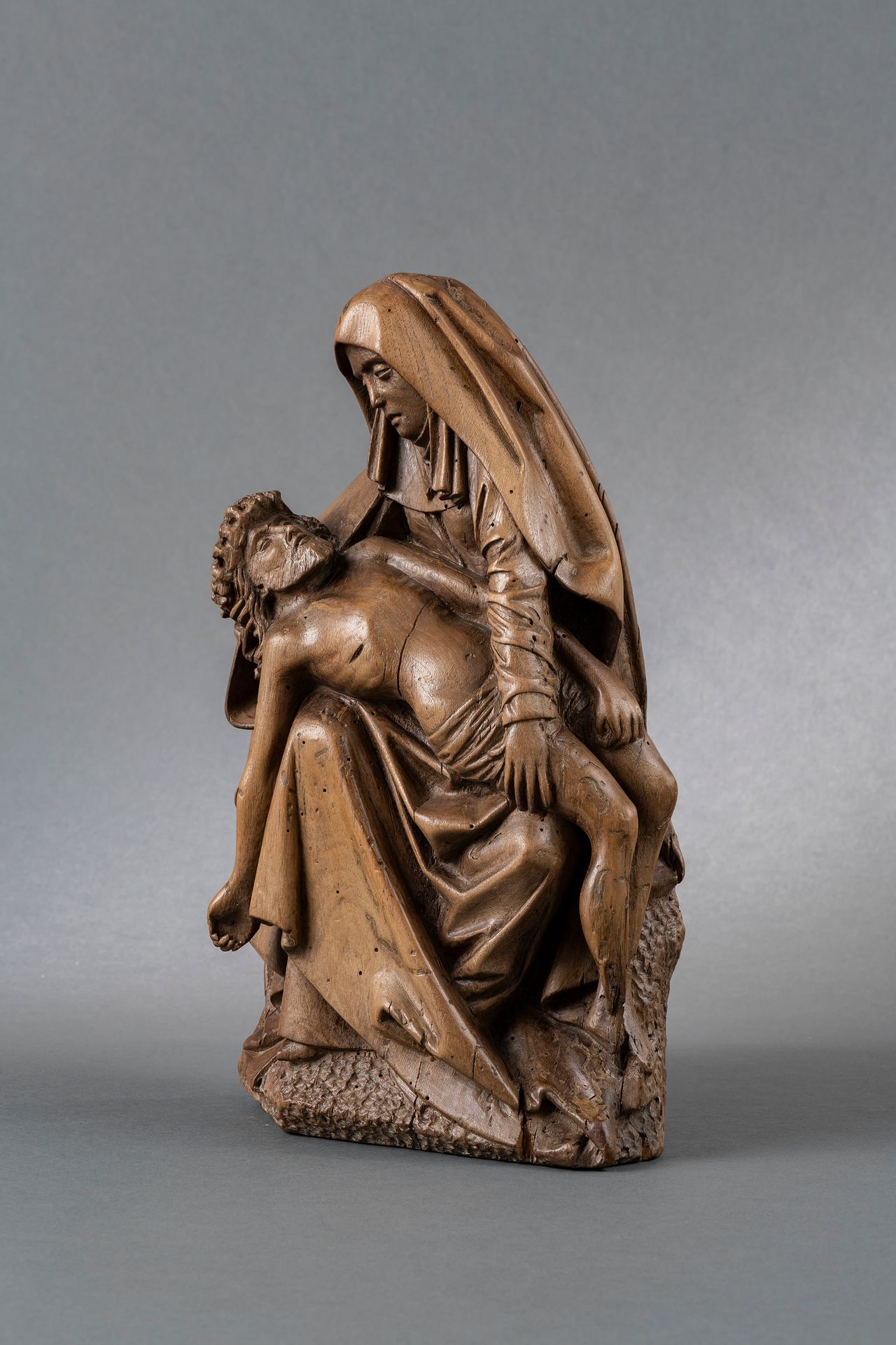 Null Pays-Bas Bourguignons, seconde moitié du XV° siècle Pietà

Noyer

H 34, L 2&hellip;