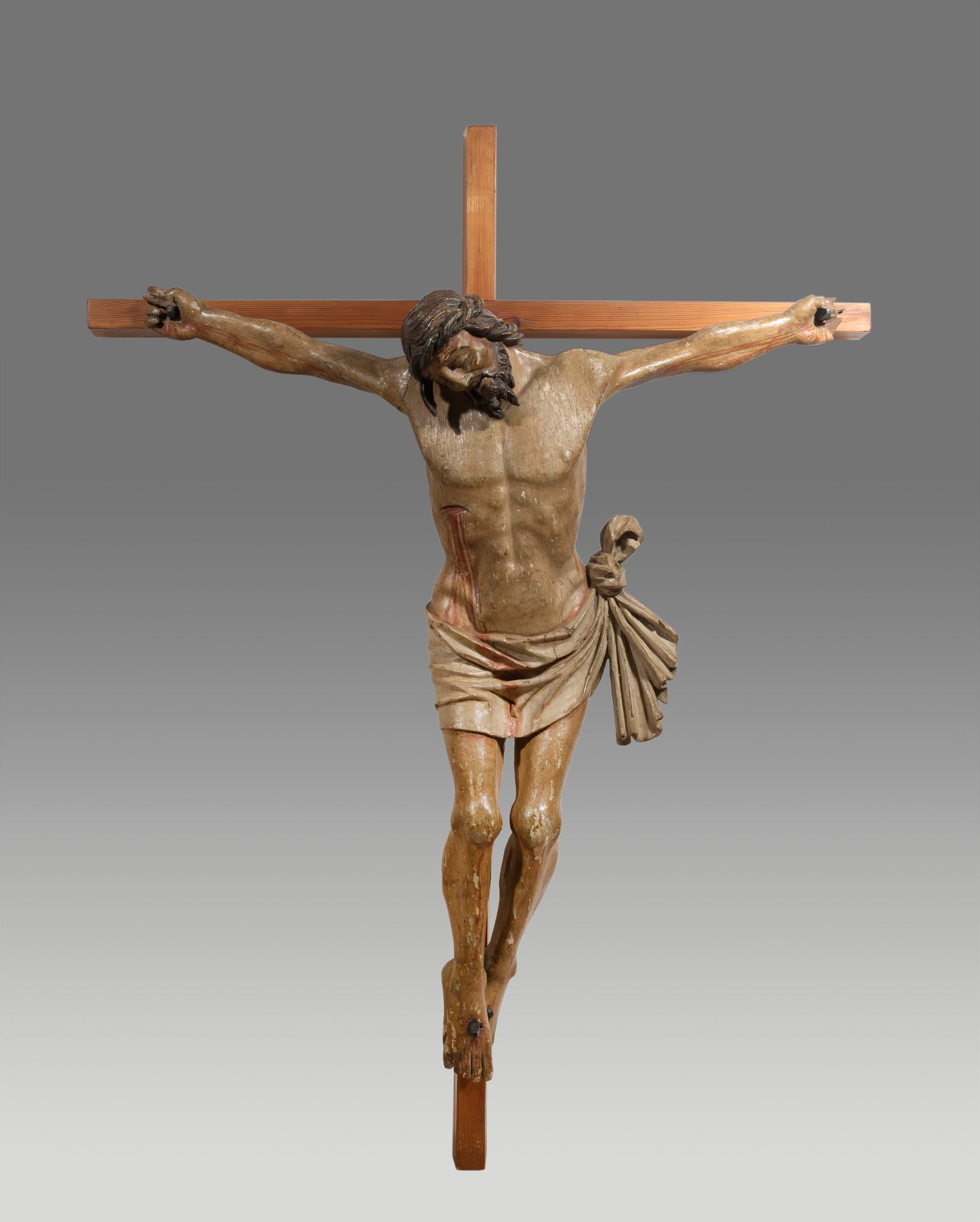 Null Italie, XVII° siècle Christ en croix Bois polychrome Christ : H 90, L 78 cm&hellip;