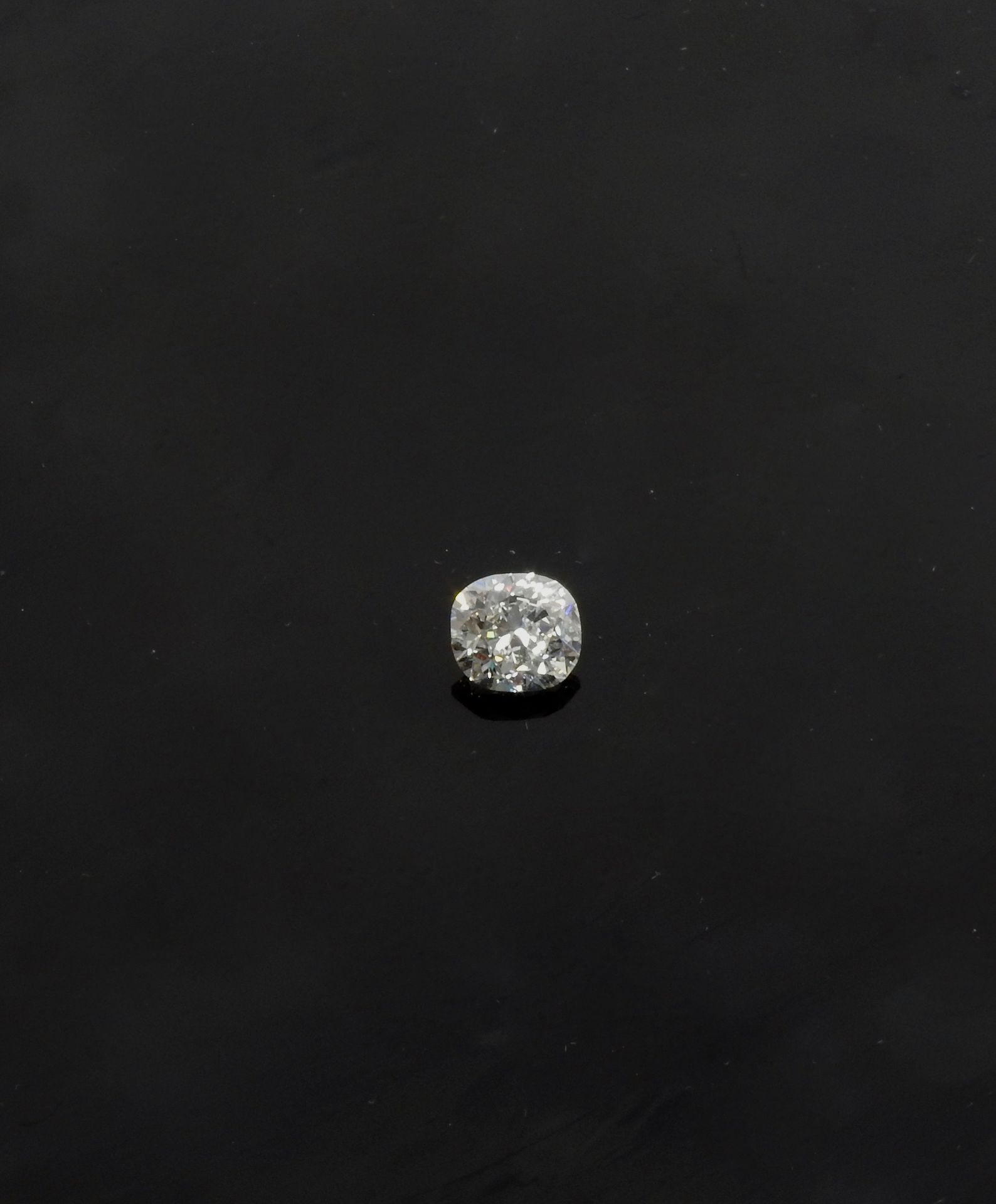 Null 
纸上钻石，重1.66克拉，枕形切割，附有LFG实验室2019年10月11日第363743号证书，证明G色，VS2质量，强荧光，7.48 - 6.84&hellip;