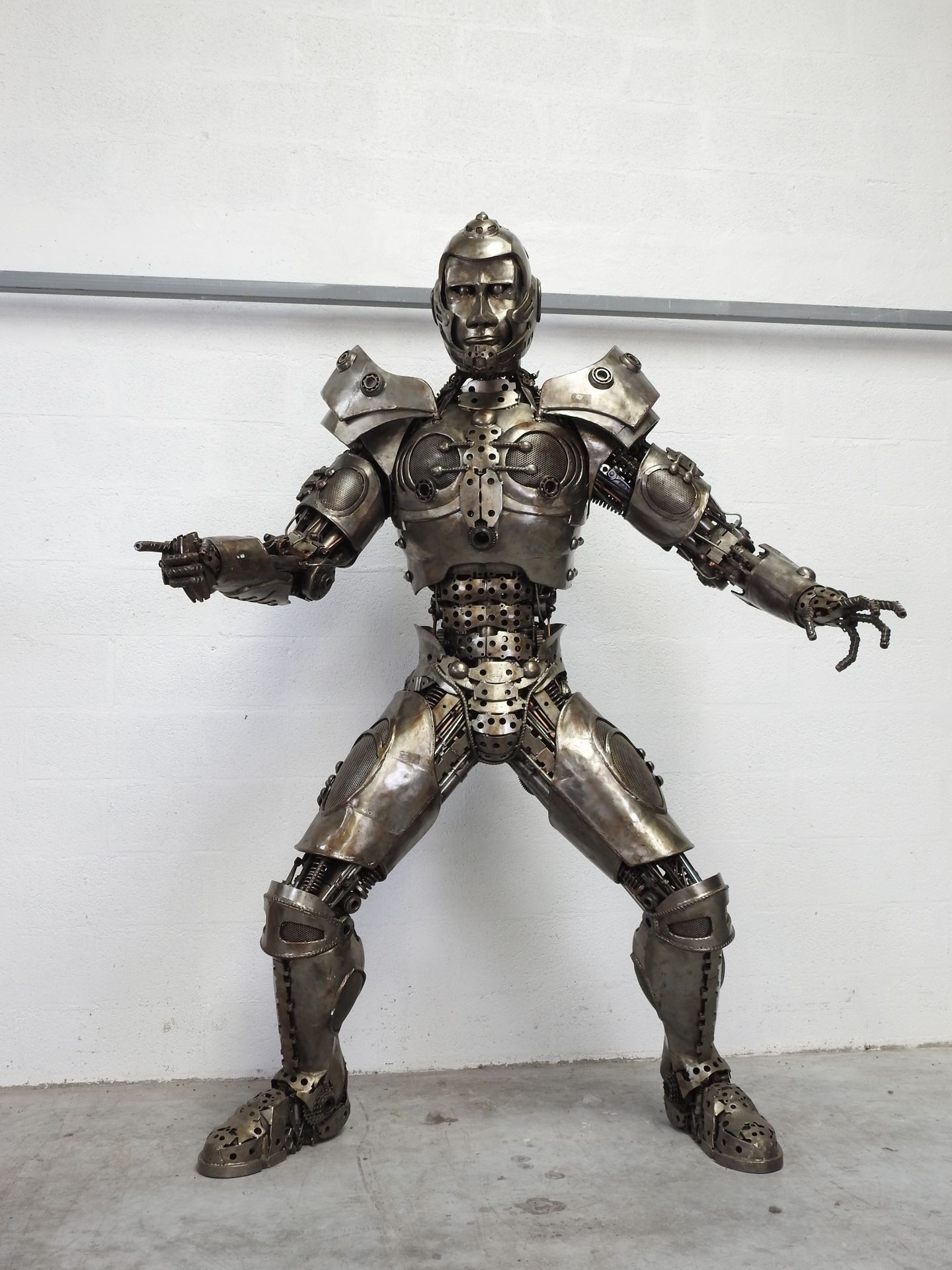 Null Mister Boy (USA, XX°/XXI°) 

Guerriero, 2004Importante scultura in acciaio &hellip;