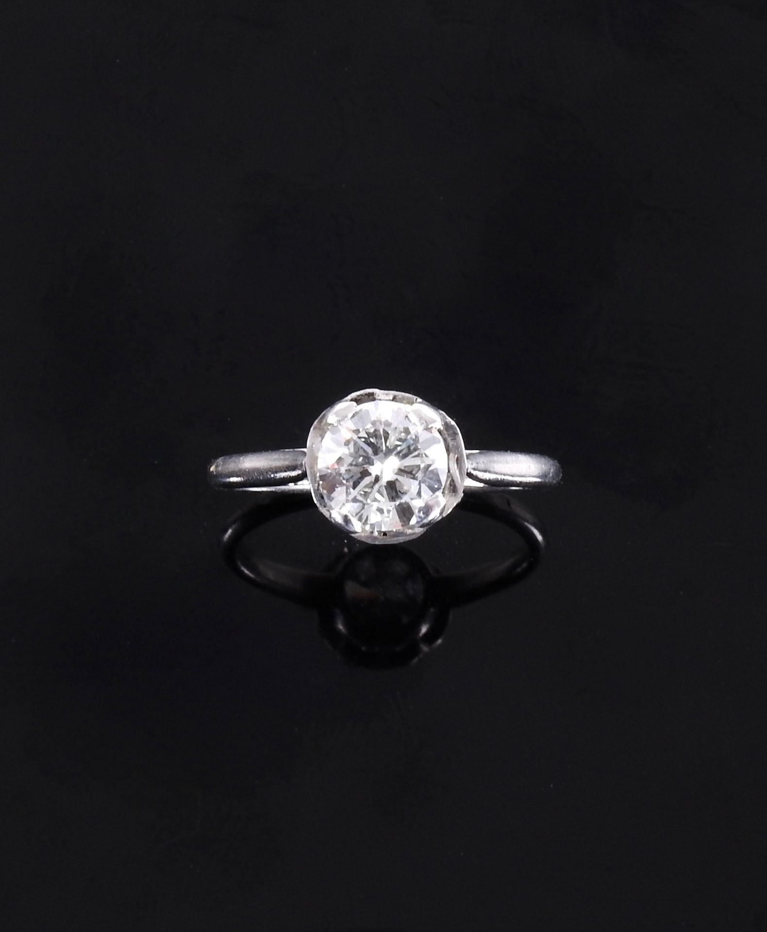Null 
Bague solitaire en or gris, 750 MM, ornée d'un diamant taille brillant pes&hellip;