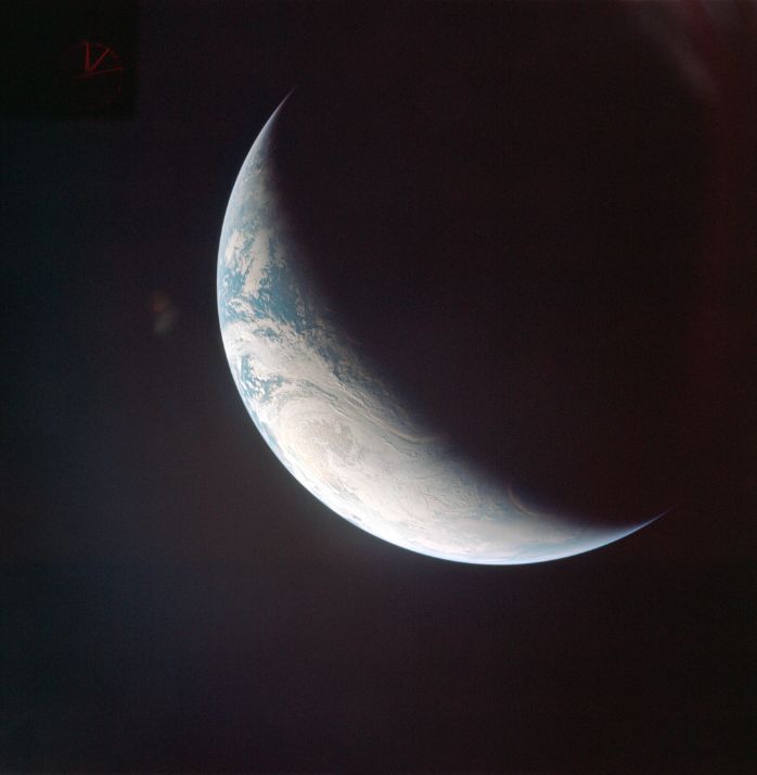 NASA Nasa. GRAND FORMAT. Apollo 4. Rare photographie d'un croissant de Terre dep&hellip;