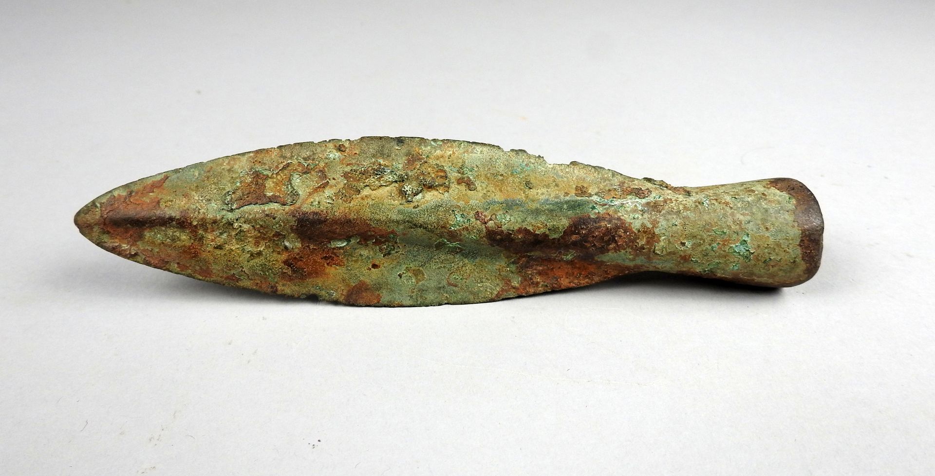 Null 重要的带插座的矛头

前19世纪某省著名人士的收藏

青铜15.8厘米

青铜时代晚期