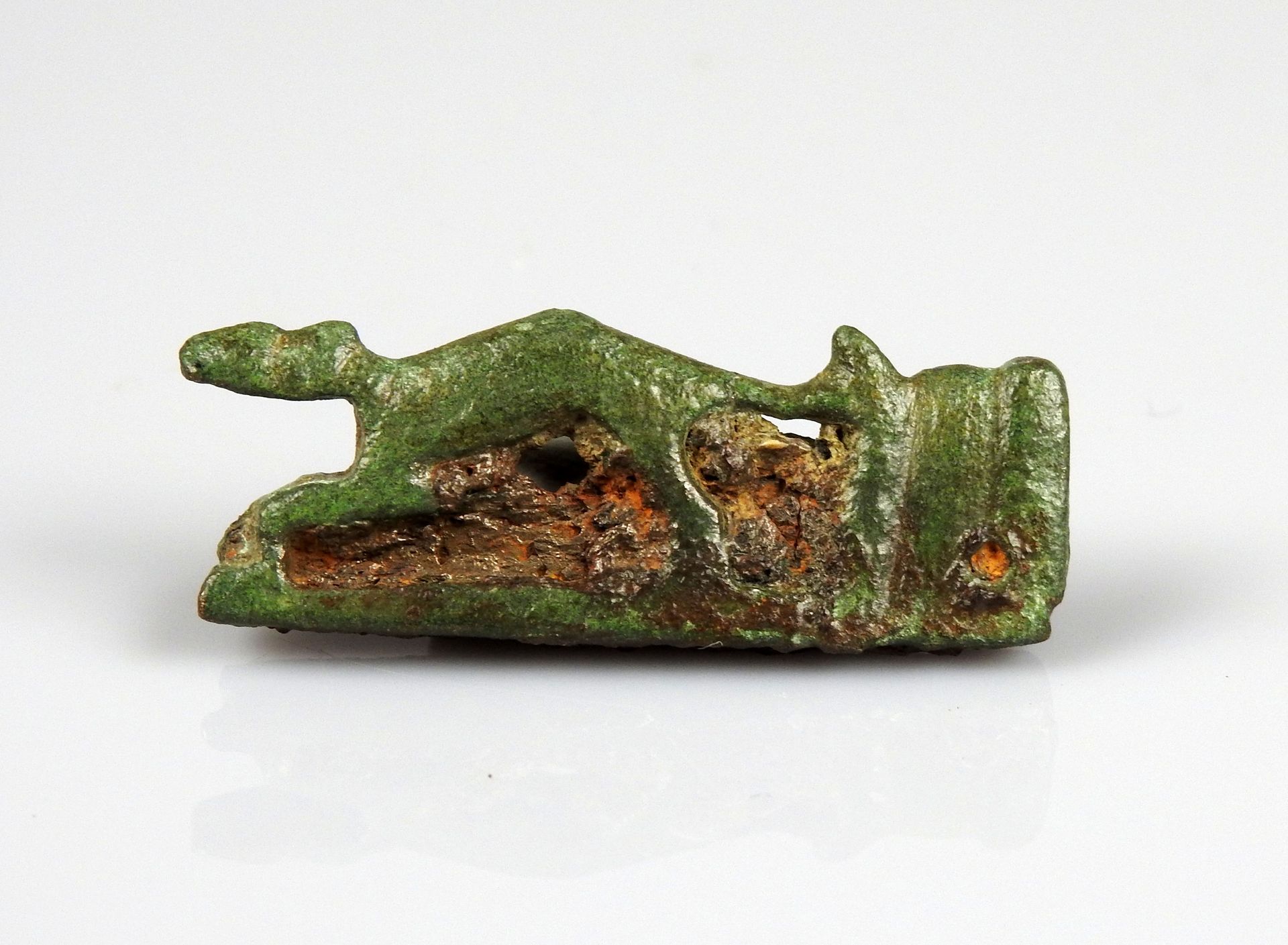 Null Folding knife handle with running hare design

Bronze 4.4 cm

Roman period