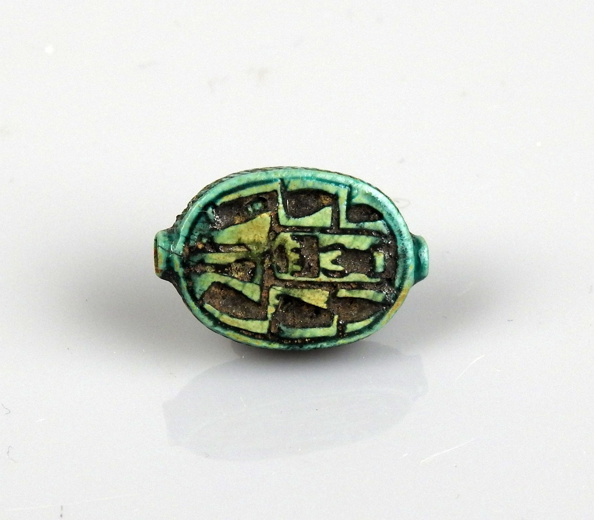 Null Ovale Perle mit Hieroglyphen und Kartuschen verziert

Fritte 2 cm

Ägypten &hellip;