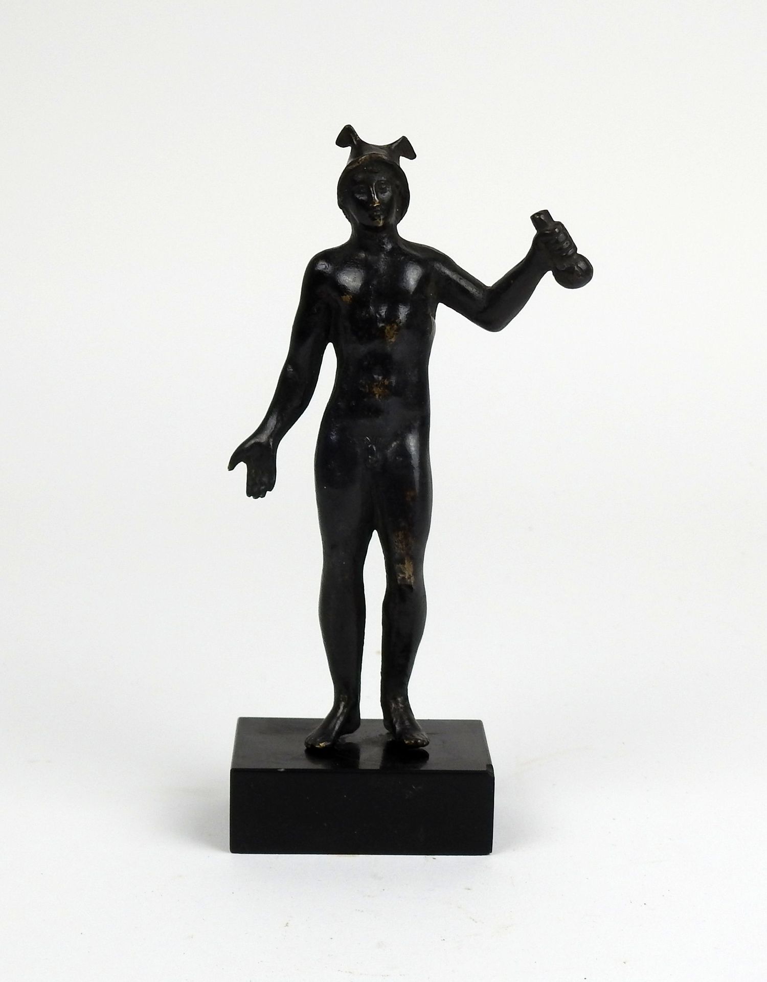 Null Statuette d’une fonte de très belle qualité représentant Mercure portant le&hellip;