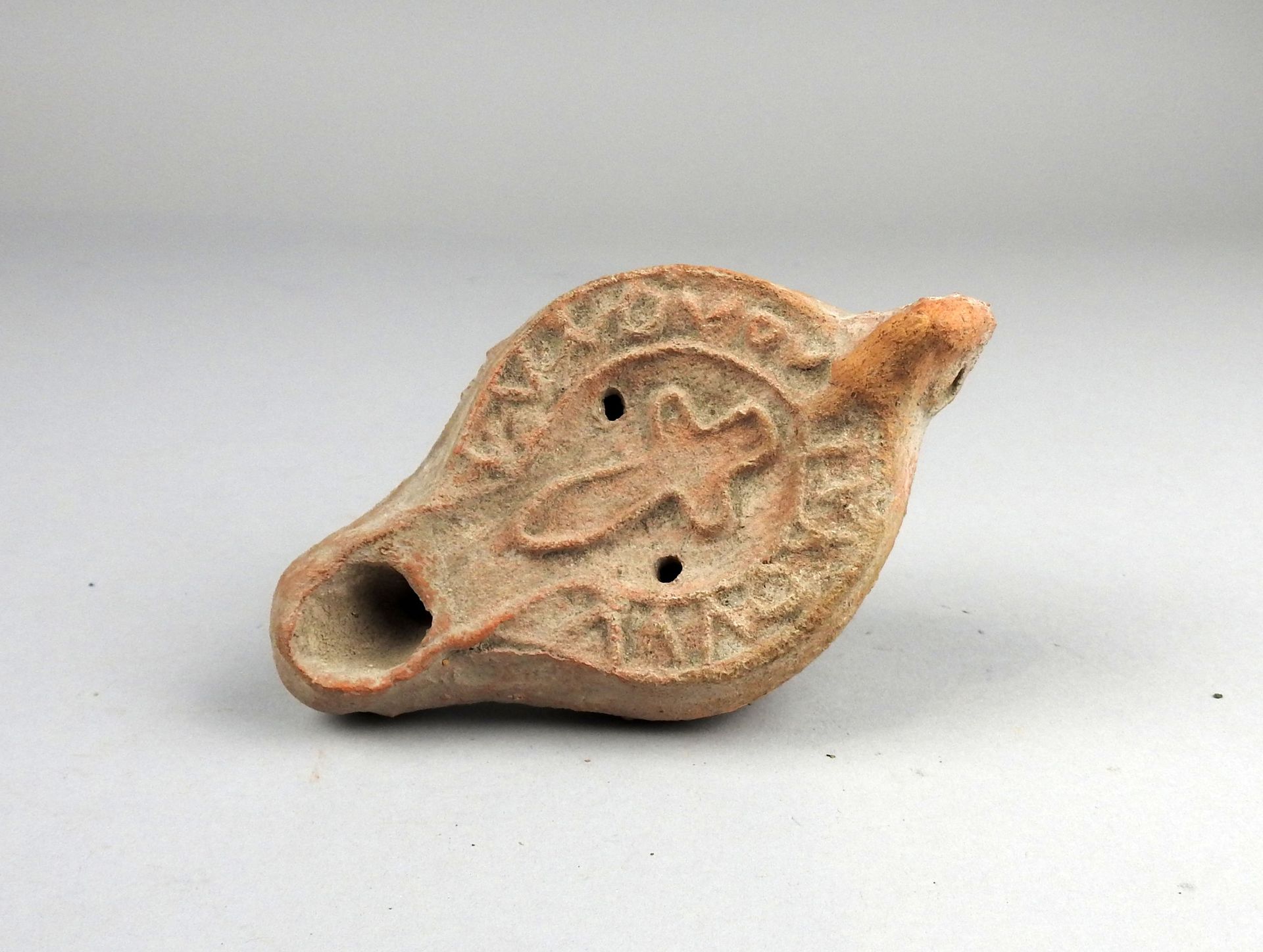 Null Oil lamp with cross decoration

Terracotta 11.5 cm

Roman style
