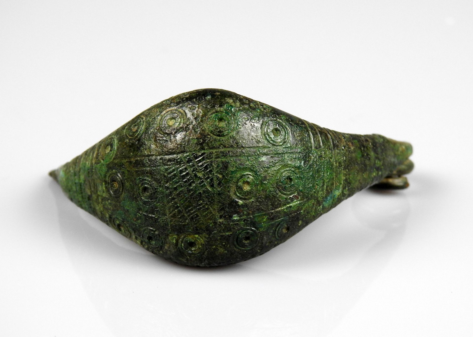 Null 胫骨上的舟状物装饰有卵石

前19世纪某省著名人士的收藏

青铜6.5厘米

Etruscan世界 公元前八至七世纪