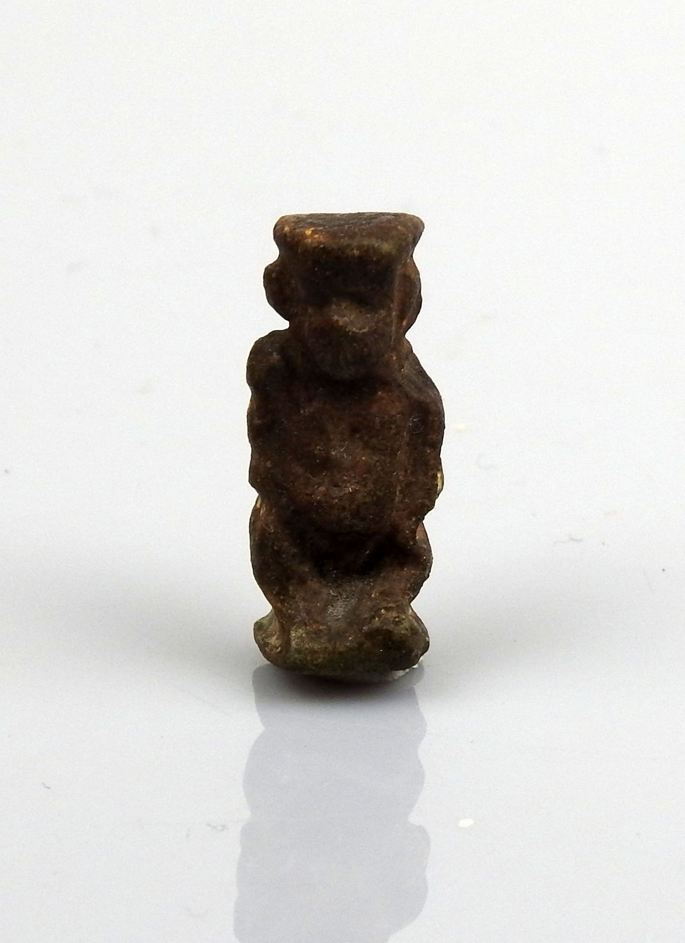 Null Amuleto che rappresenta Bes

Fritta 2,5 cm

Egitto Tarda dinastia XXVI-XXX