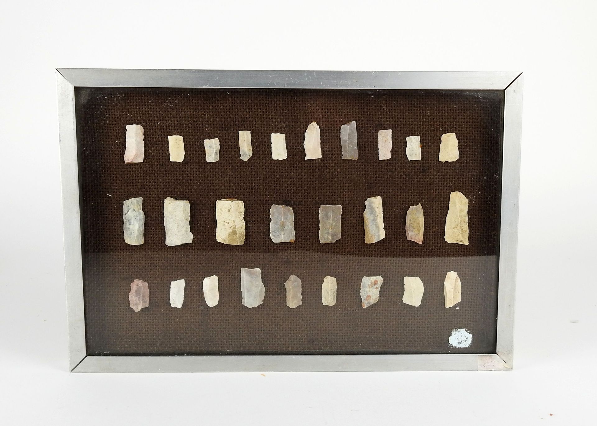 Null Museum display plate with slides and microliths

Flint 17 x 26 cm

Prehisto&hellip;