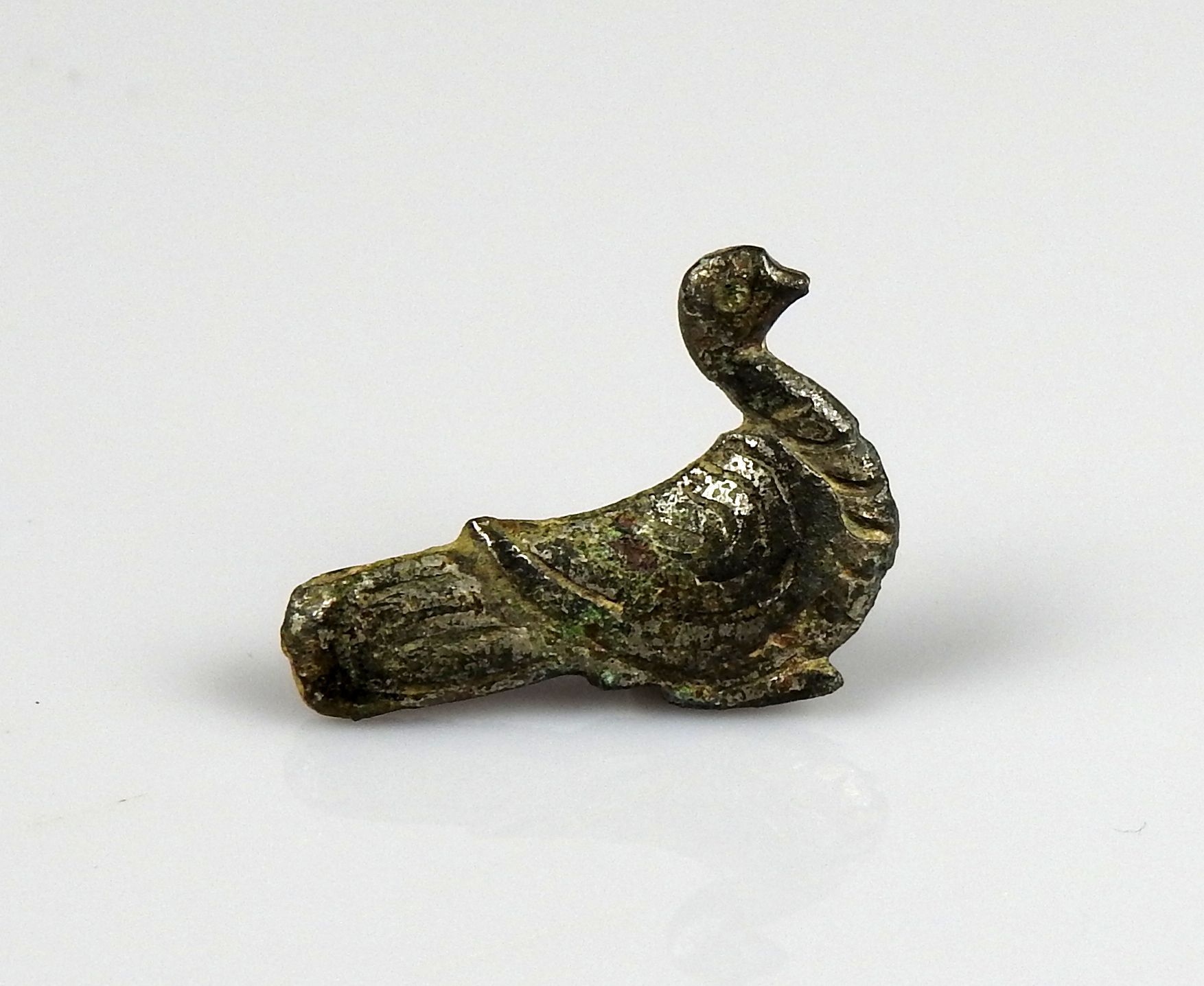 Null 代表一只鸟的腓骨

前19世纪某省著名人士的收藏

镀锡青铜2.2厘米

罗马时期 1-3世纪