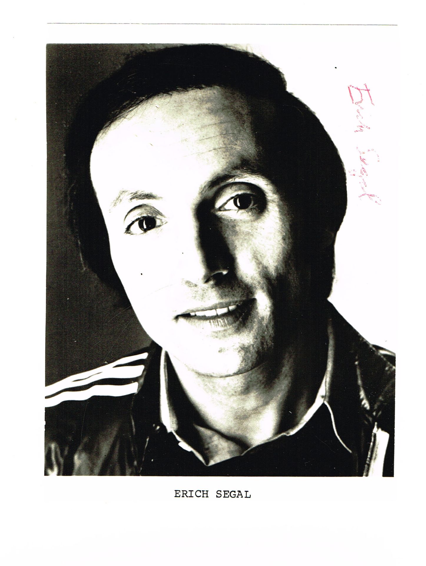 Null 埃里希-塞加尔（1937-2010），美国作家和编剧，《爱情故事》的作者：原始照片（11 x 15.5厘米），用红色圆珠笔在他手上签名