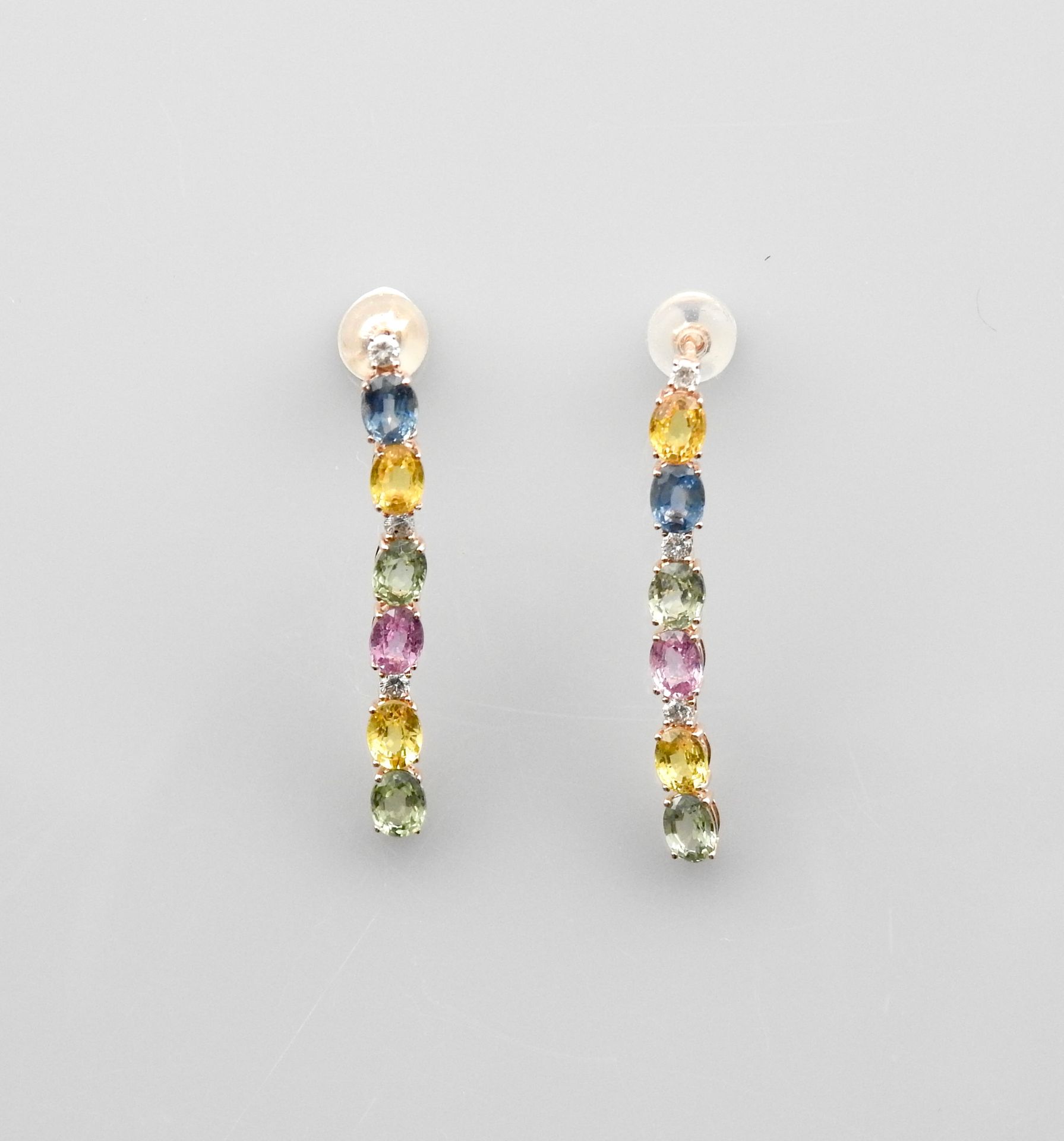 Null Yellow gold earrings, 750 MM, decorated with multicolored sapphires, total &hellip;