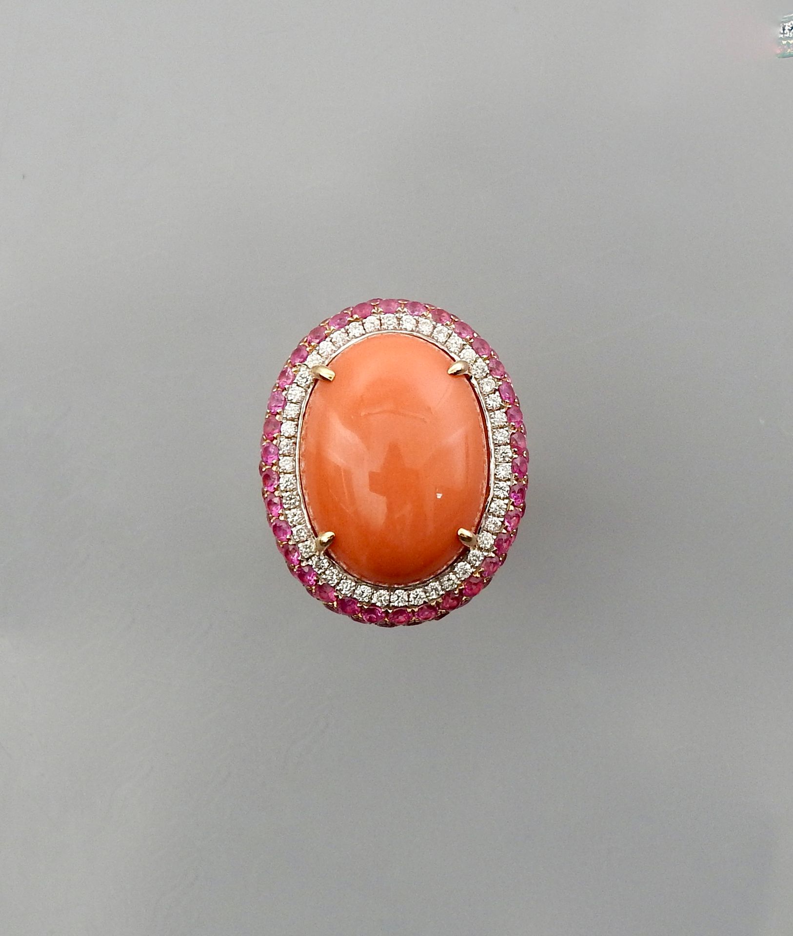 Null Yellow gold ring, 750 MM, set with a natural coral cabochon weighing 3 cara&hellip;