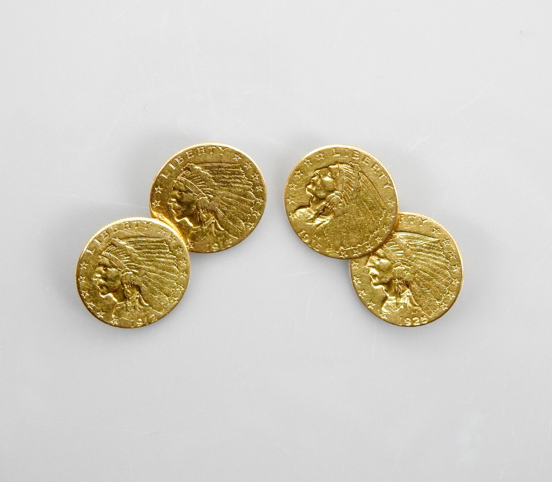 Null Gemelos en oro amarillo, 750 MM, grabados, peso: 18,1gr. Bruto.