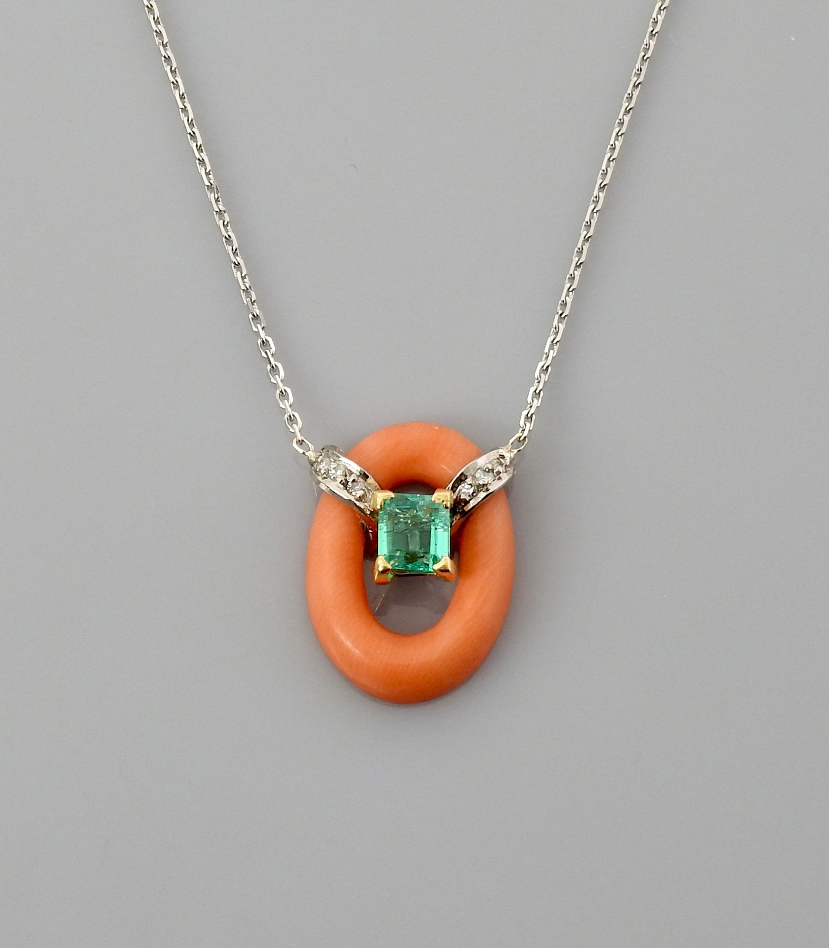 Null Halskette aus Weissgold , 750 MM, verziert mit einer natürlichen Korallenpa&hellip;