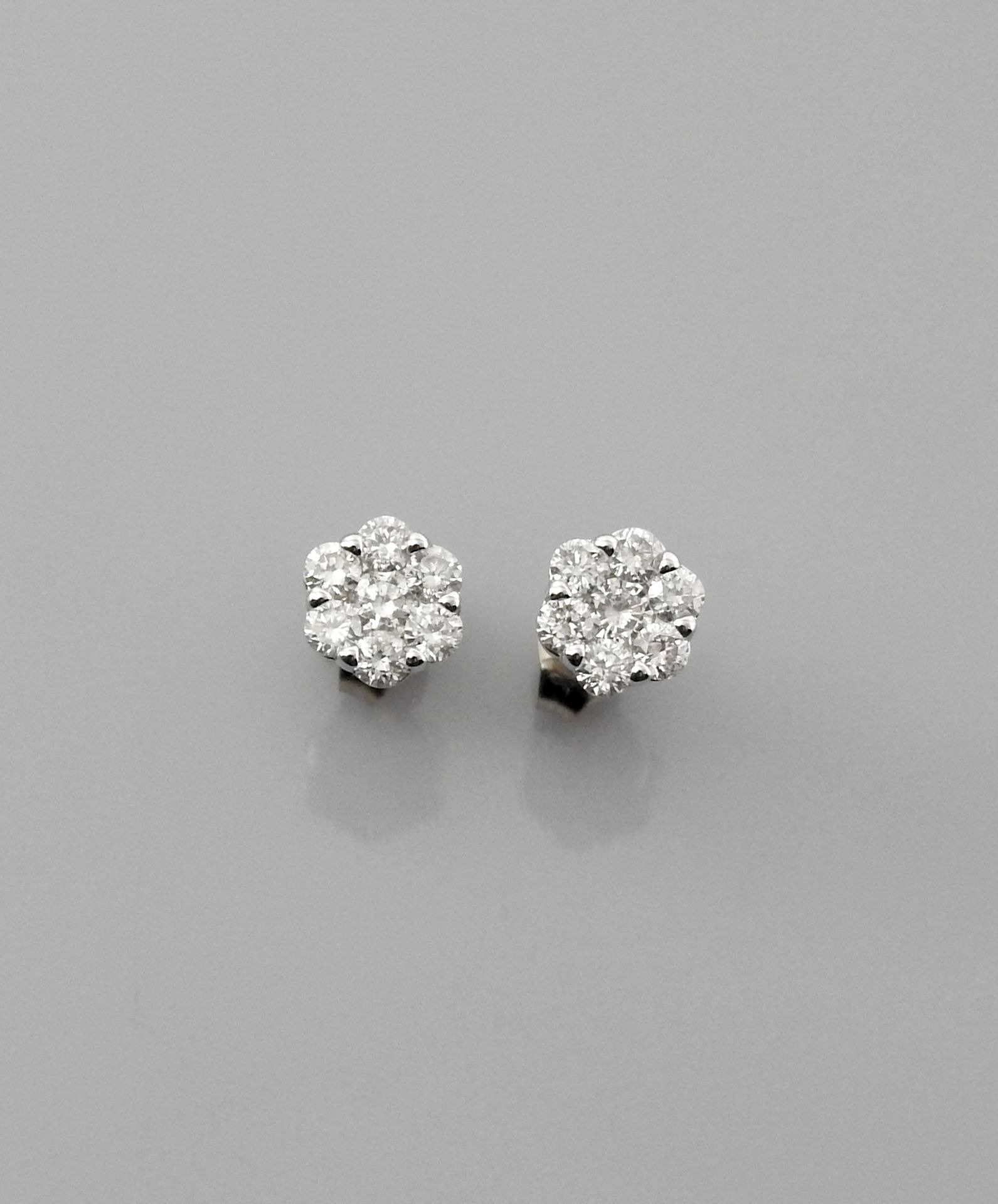 Null Boutons d'oreilles Fleur en or gris, 750 MM, recouvertes de diamants, total&hellip;