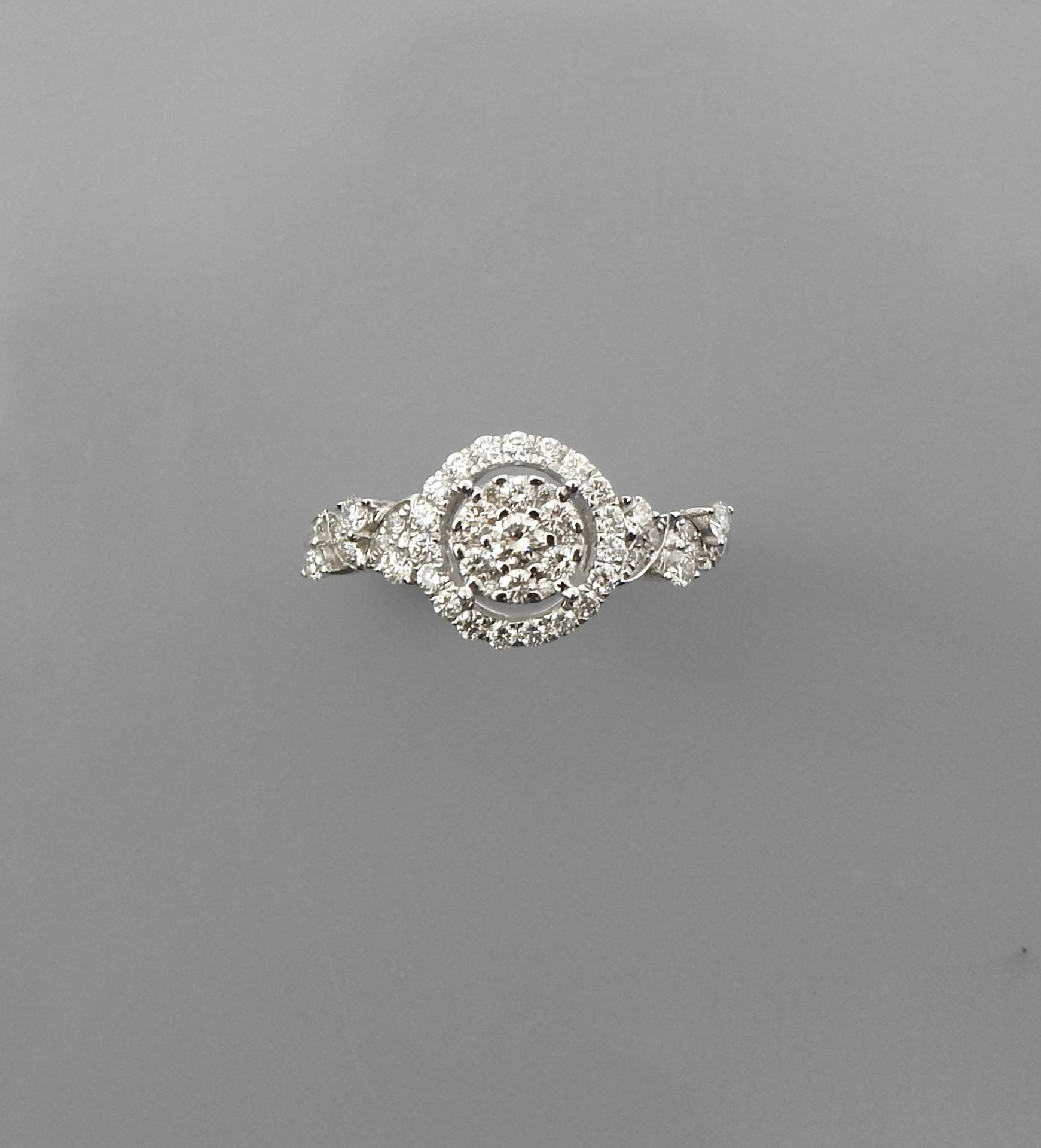 Null 白金戒指，750毫米，镶有钻石，尺寸：52，重量：2.3克。