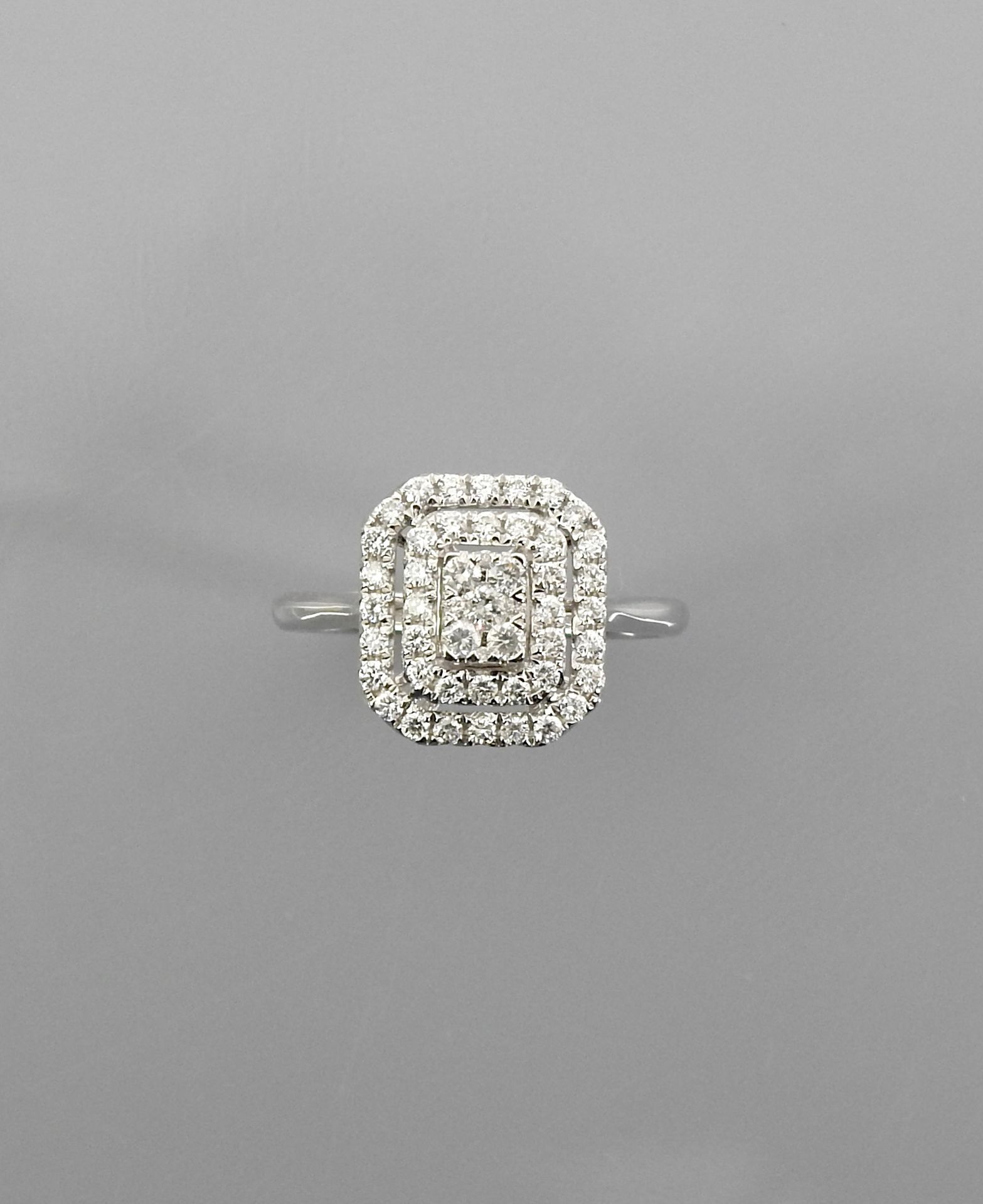 Null 戒指画一个托盘，两侧有切割的白金，750毫米，覆盖着钻石，尺寸：54/55，重量：2.95克，毛。