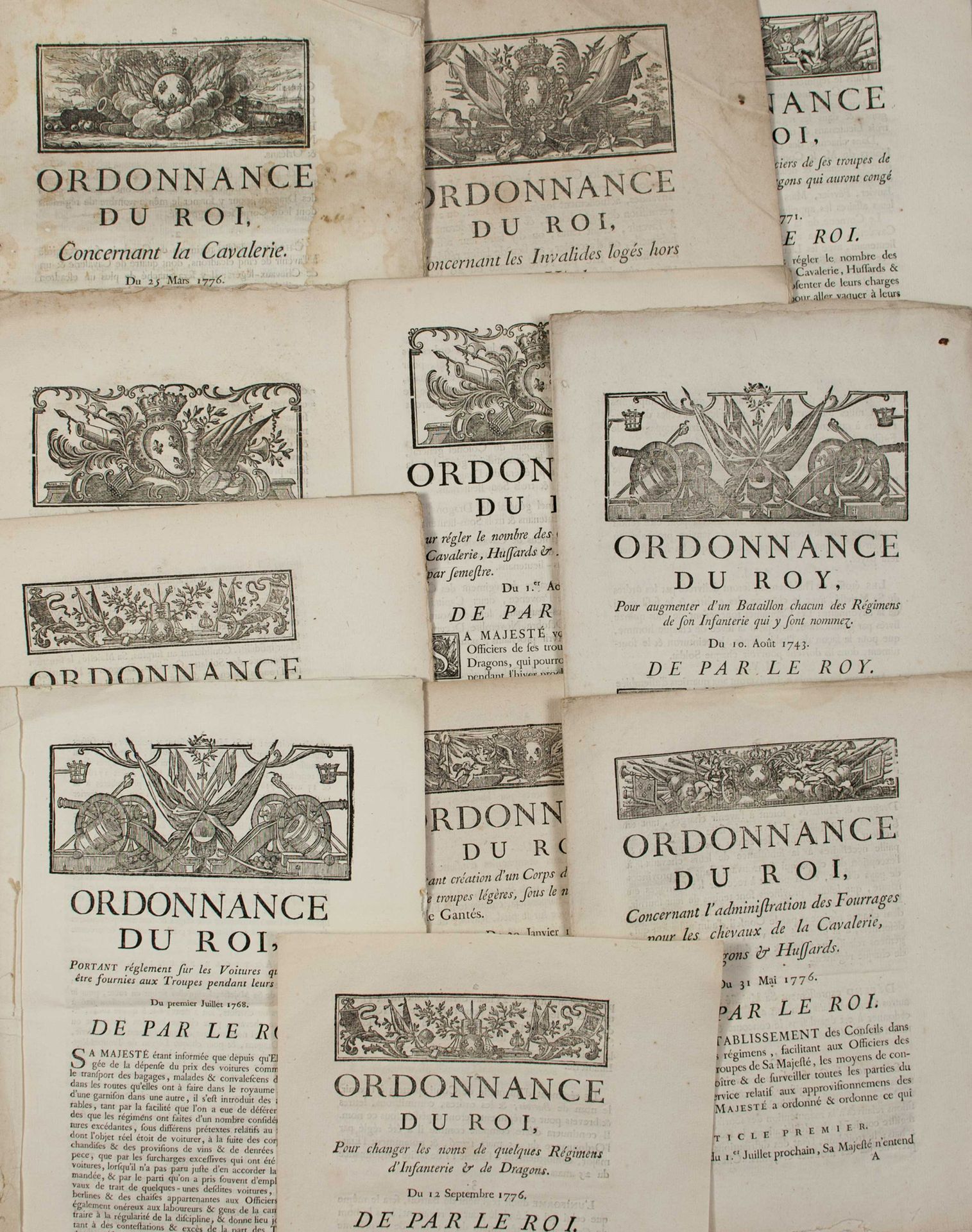 Null 皇家陆军。11份印刷材料。1743年至1776年国王路易十五和路易十六的命令，4开本和双开本，在巴黎印刷，由皇家印刷厂印刷（除一个）--装饰带。一些缺&hellip;