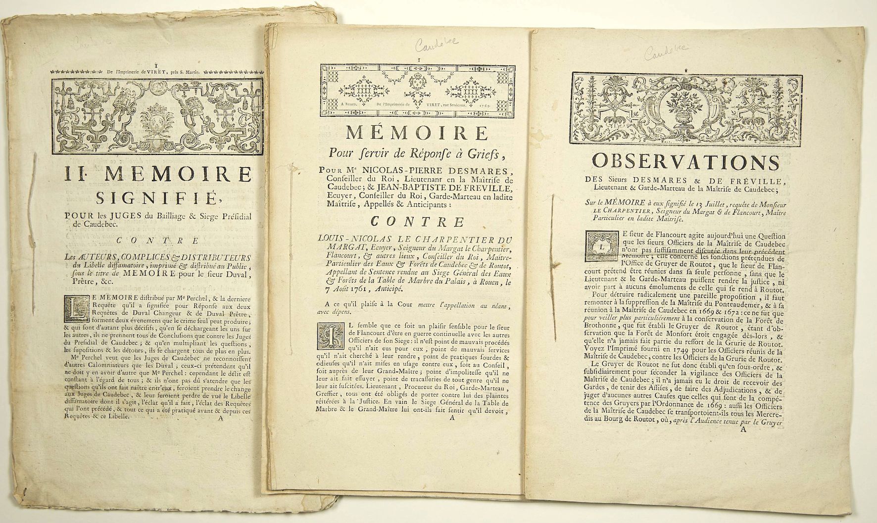 Null CAUDEBEC（76）。4 印刷品：3份1761年位于鲁昂（76）Sénécaux街的VIRET印刷厂的诉讼备忘录：1）"DESMARES和DE F&hellip;