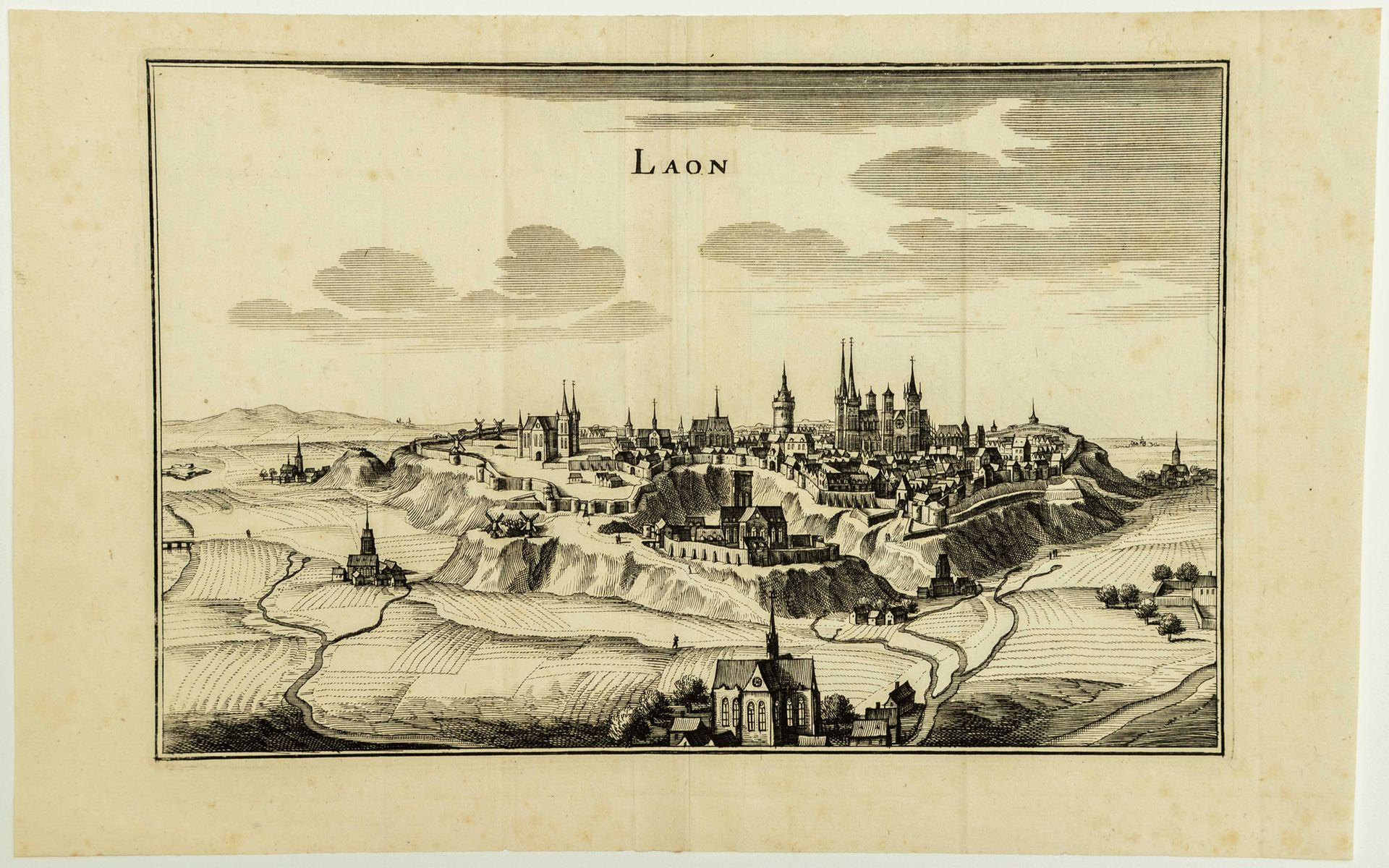 Null AISNE（02）。17世纪的 "LAON "城市版画。水印纸上的蚀刻画。(22 x 35,5 cm) 状态B+。