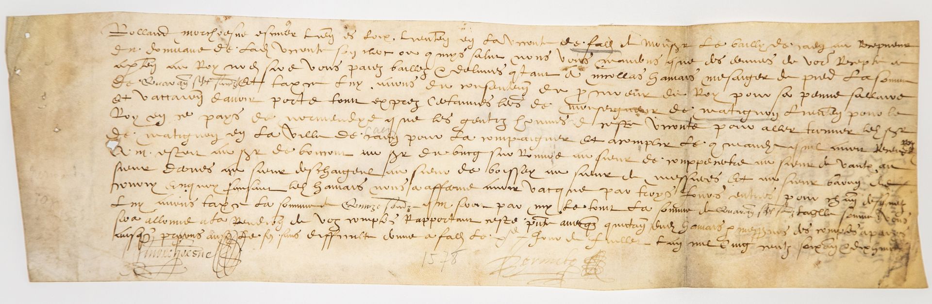 Null CALVADOS。1578.羊皮纸（12 x 39厘米），签名为Rolland MORCHOESNE Ecuyer, Licencié en lois&hellip;