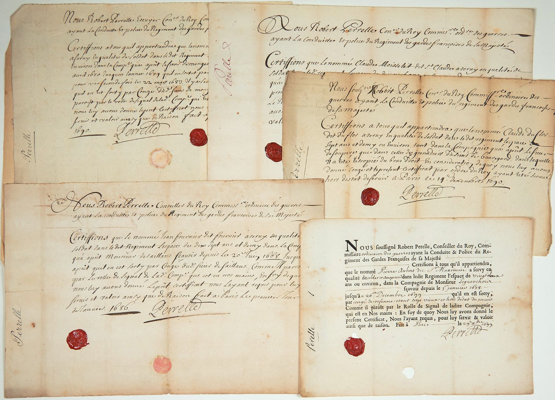 Null LOUIS XIV的法国卫队。6 Pièces in-8, in-4°（1686/1723）。5份签署了罗伯特-佩勒的军事证书，他是国王的顾问，负责国&hellip;