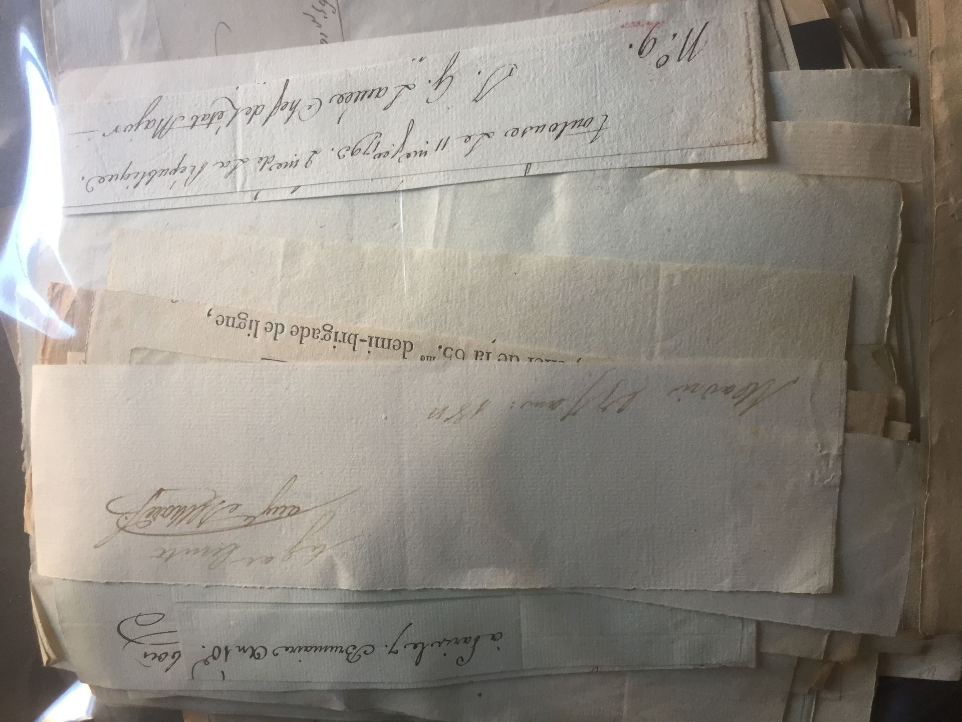 Null [革命-帝国-苏格兰帝国] 重要的一套约150个手写签名的时代文件碎片：革命和帝国的将军们，19世纪的知名人士。