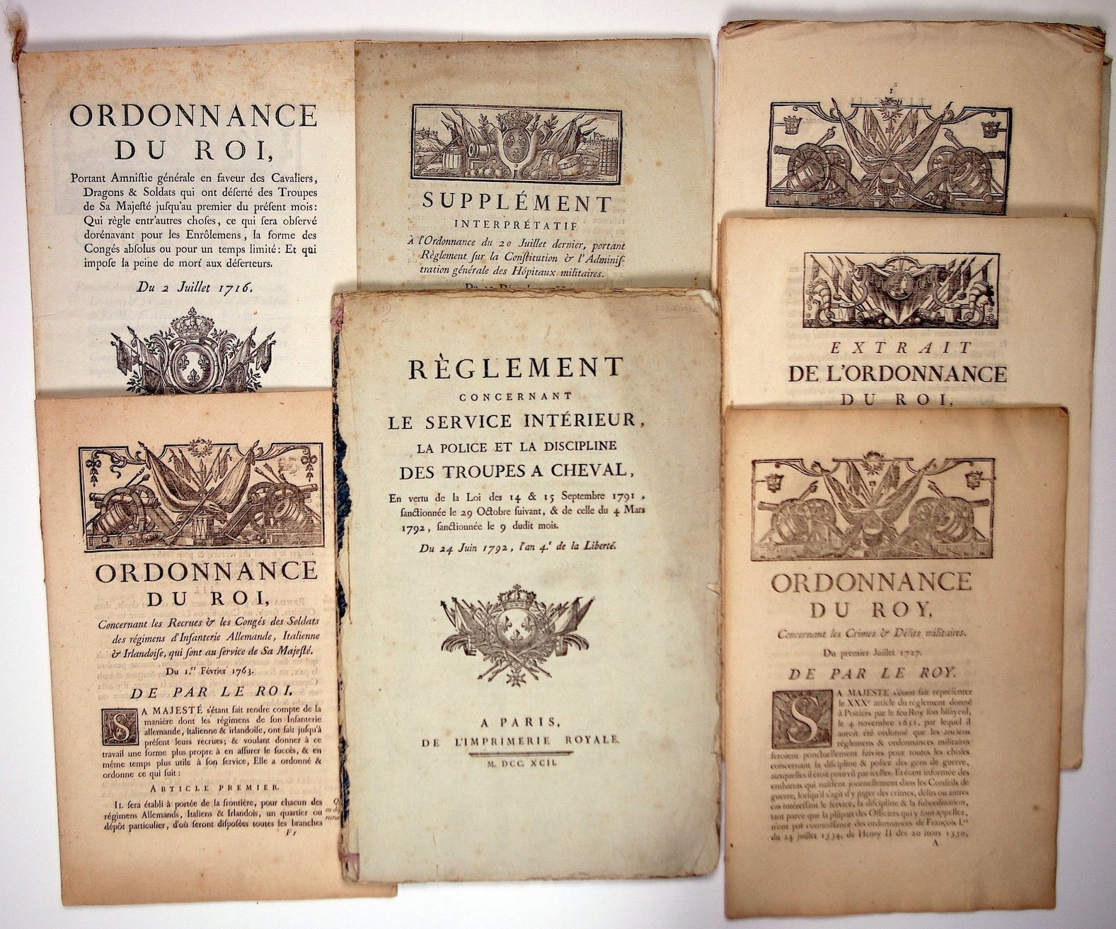 Null ARMÉES ROYALES. CAVALIERS, DRAGONS SOLDATS. 7 Imprimés in-folio. (1749 / 17&hellip;