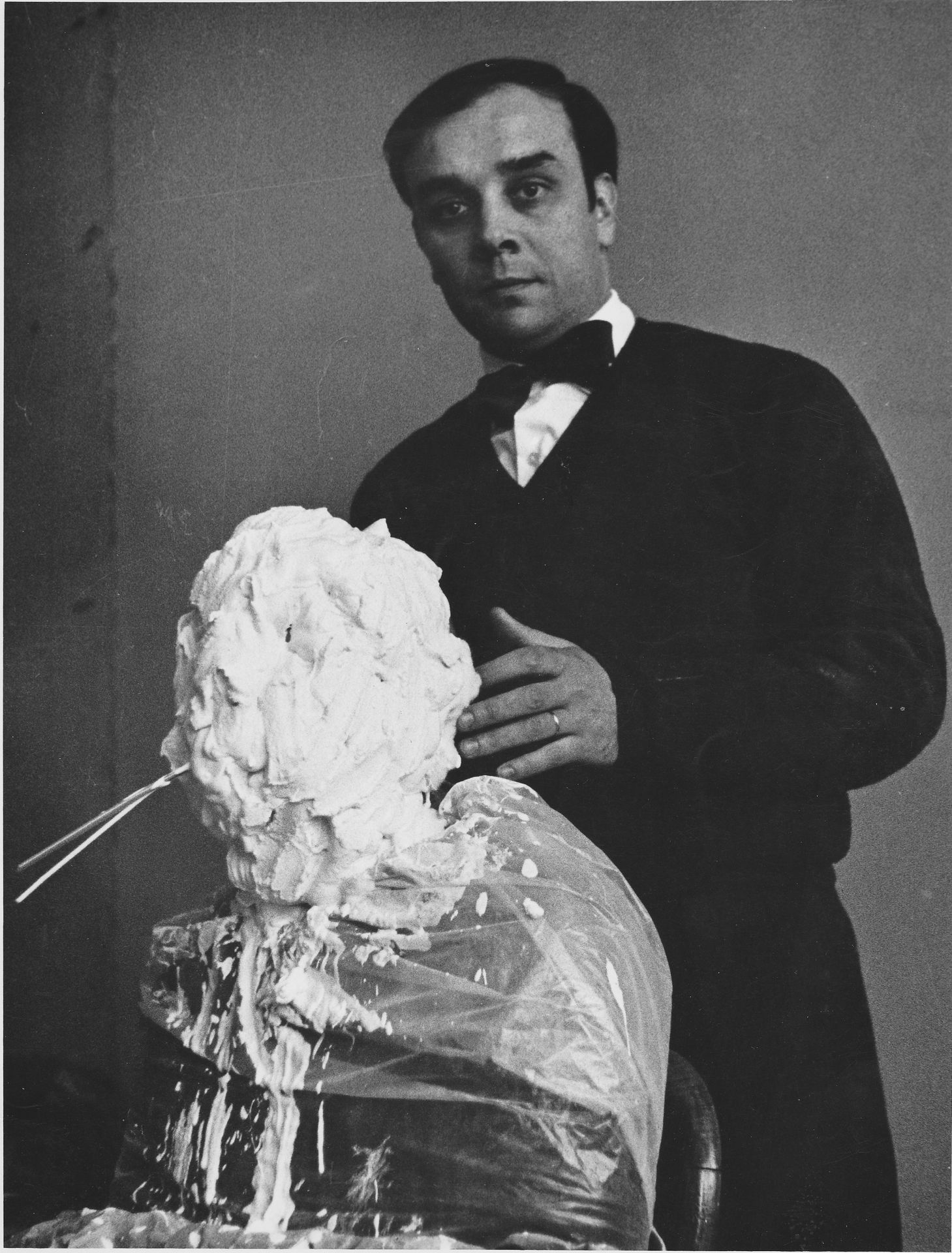 Null [Yves KLEIN] SHUNK KENDER Yves Klein making the cast of Arman for his portr&hellip;