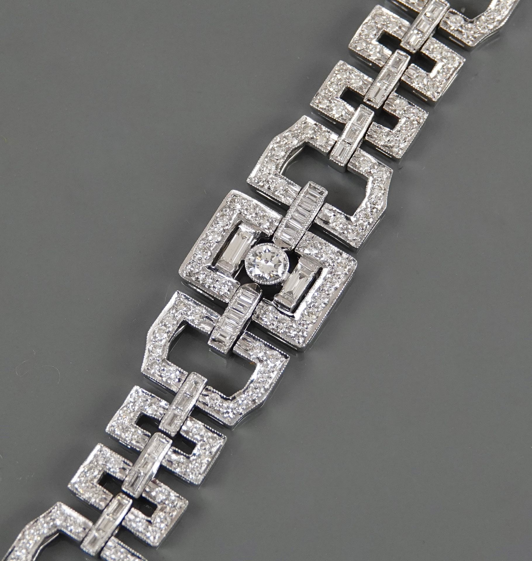 Null Bracelet en or gris, 750 MM, formant des maillons rectangulaires en chute o&hellip;