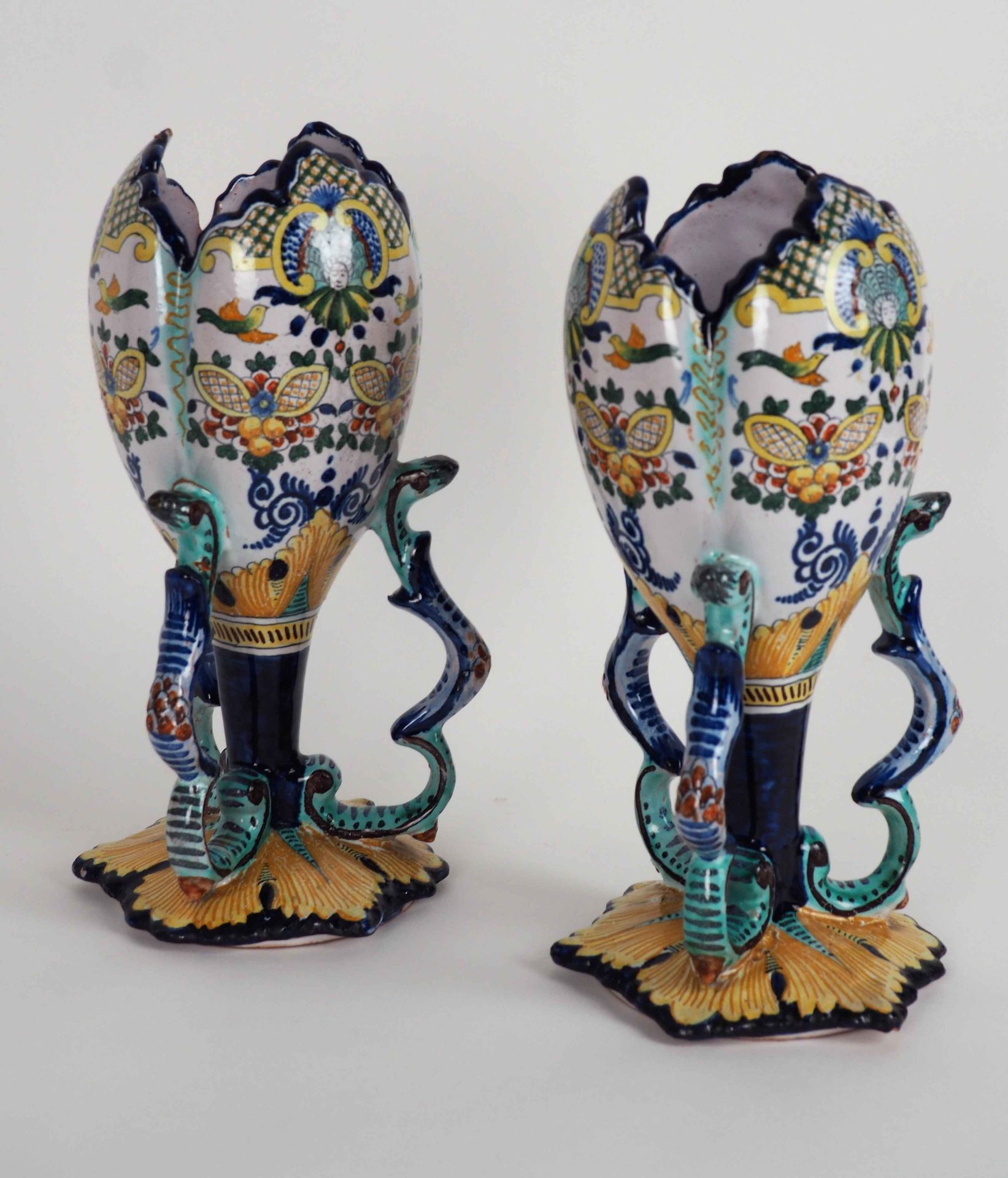 Null 内韦尔，Fabrique E. Cottard

多色陶器花瓶一对

背面的印记

现代工作

高27厘米