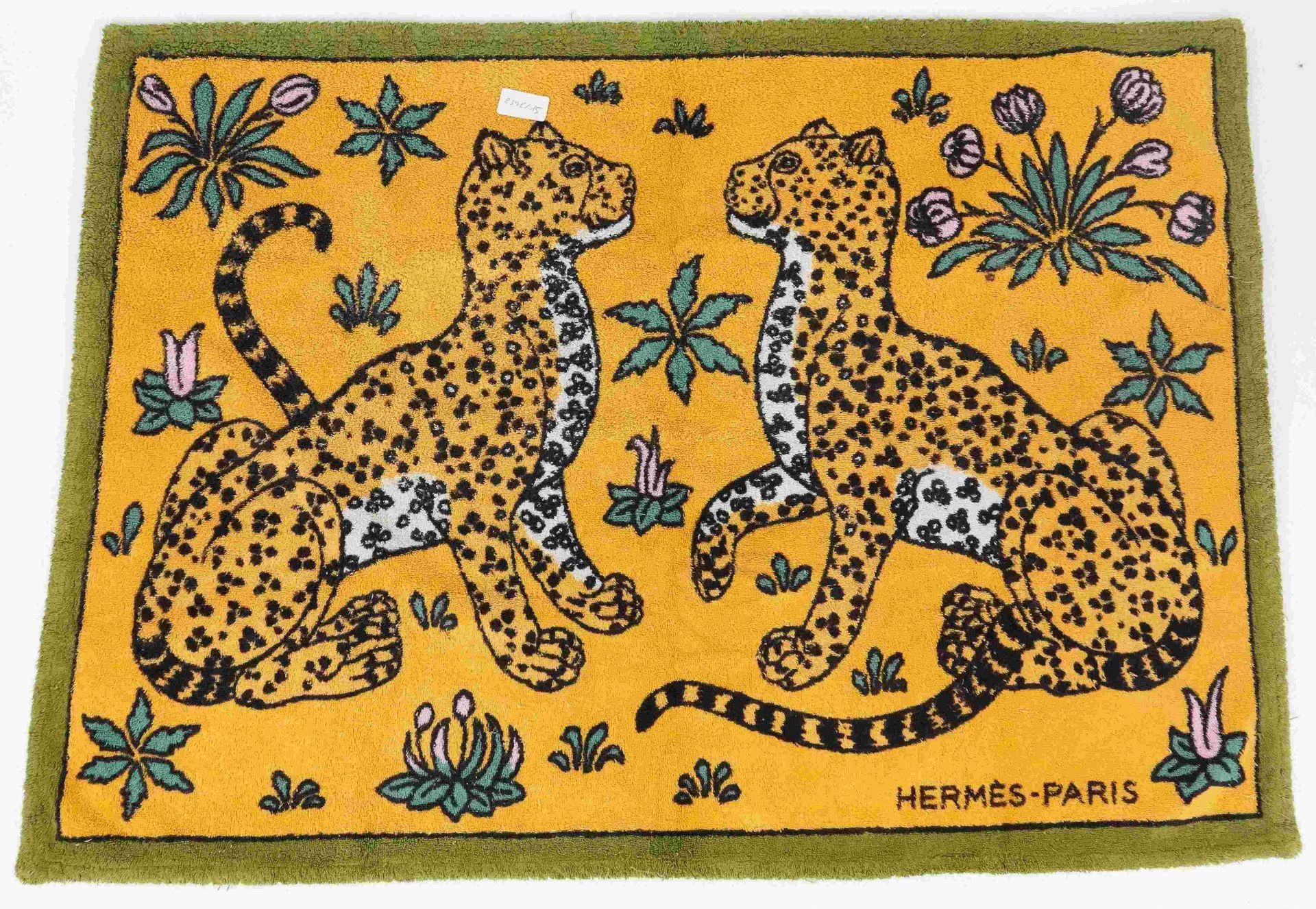 Null 法国制造的HERMES巴黎。印有豹子图案的多色毛圈棉浴垫，约65 x 90厘米