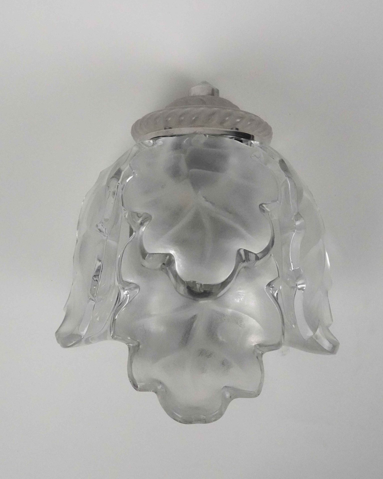 Null LALIQUE France

Wall lamp with oak leaves decoration in opalescent molded g&hellip;