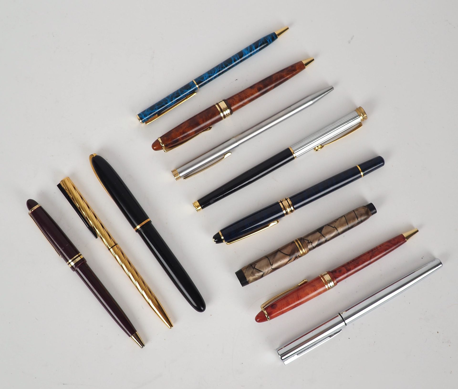 Null Lot of pens including Waterman, Montblanc, Pierre Cardin and others
