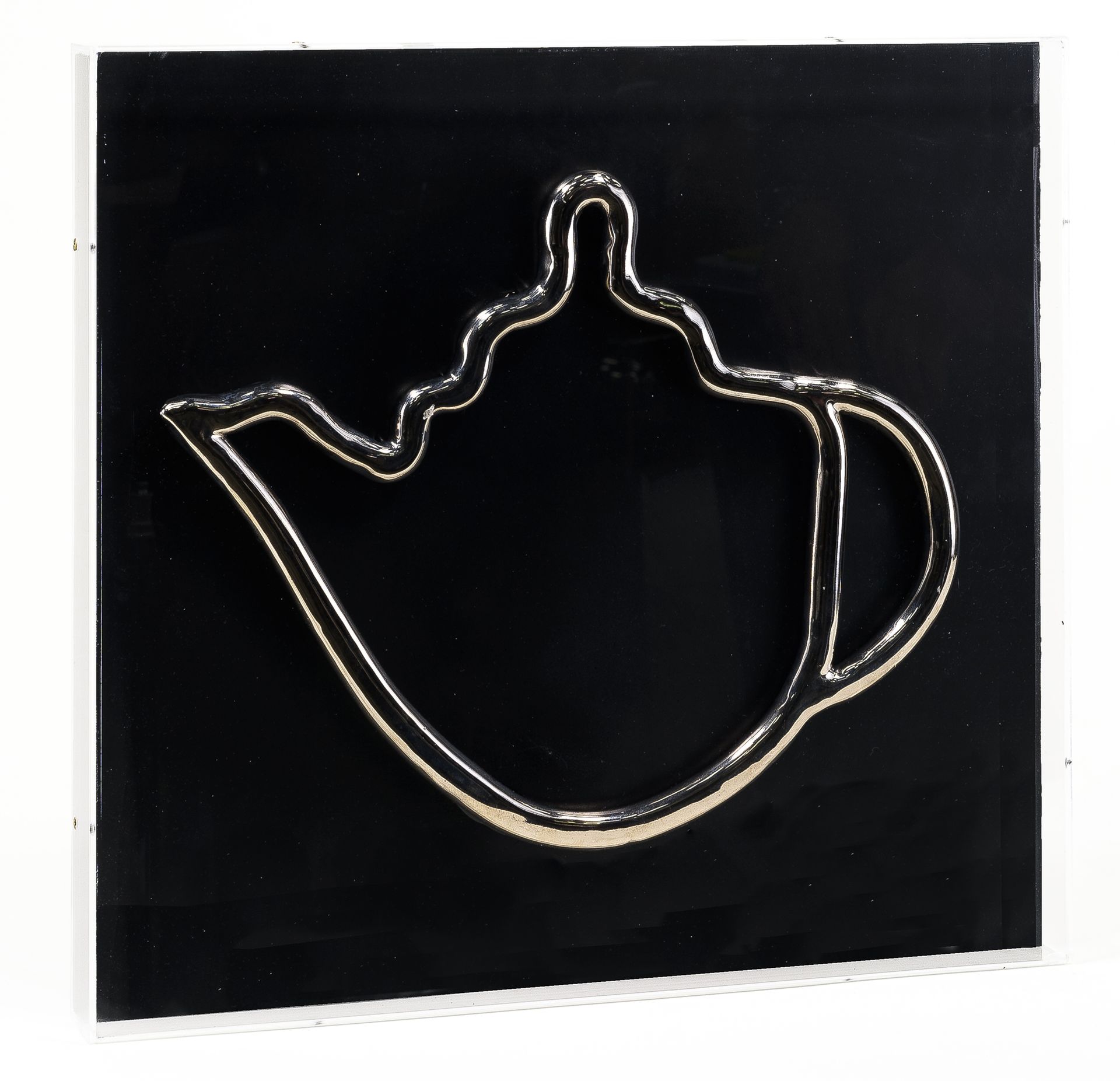Giorgio LAVERI (ne en 1950) Mokart（黑色背景上的铂金色），2016年
陶瓷浮雕（咖啡壶）
木板上（墙面作品）
在有机玻璃保护下&hellip;