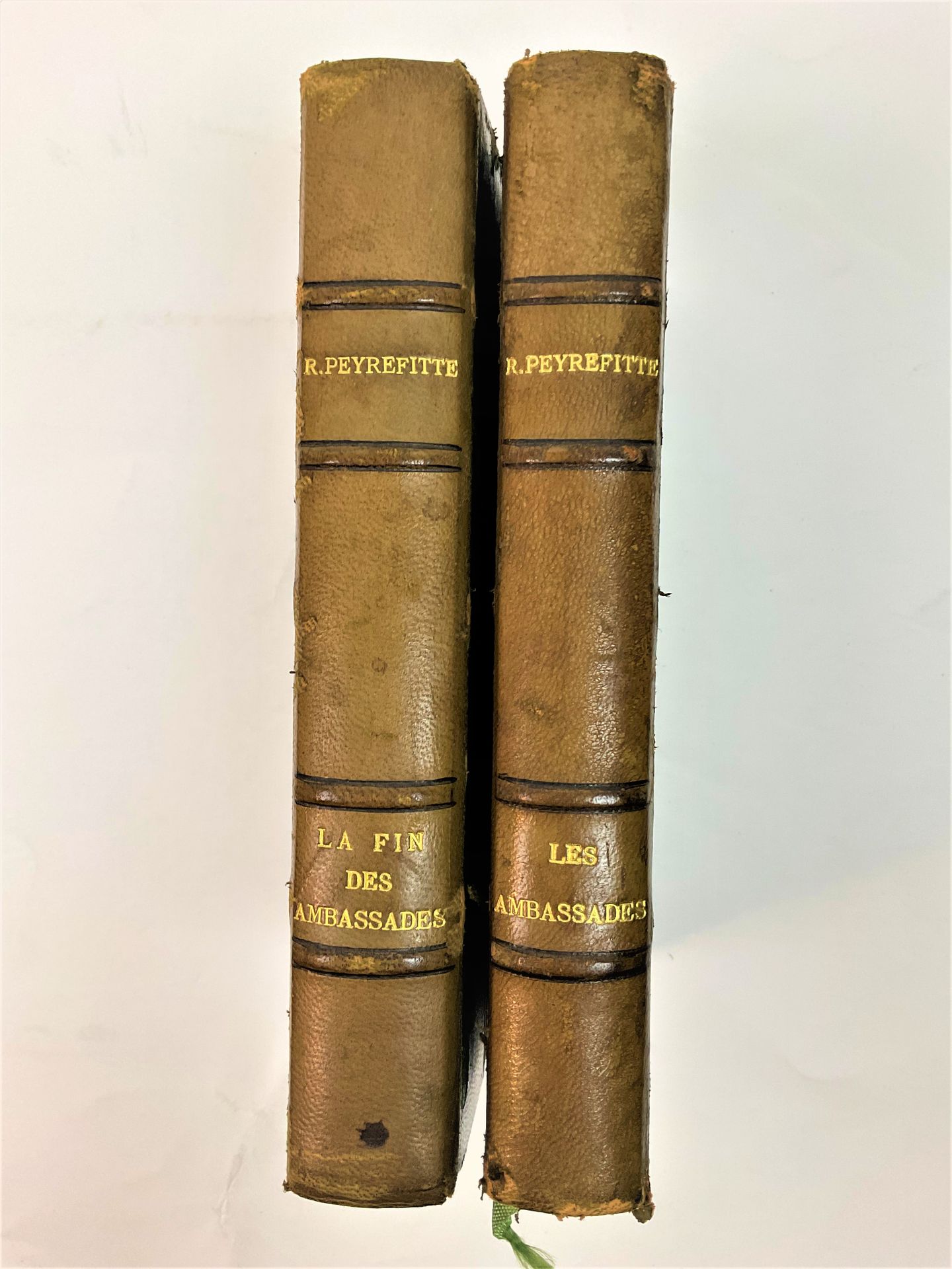 Null Roger PEYREFITTE (1907-2000, écrivain et diplomate) / Suite de 2 volumes : &hellip;