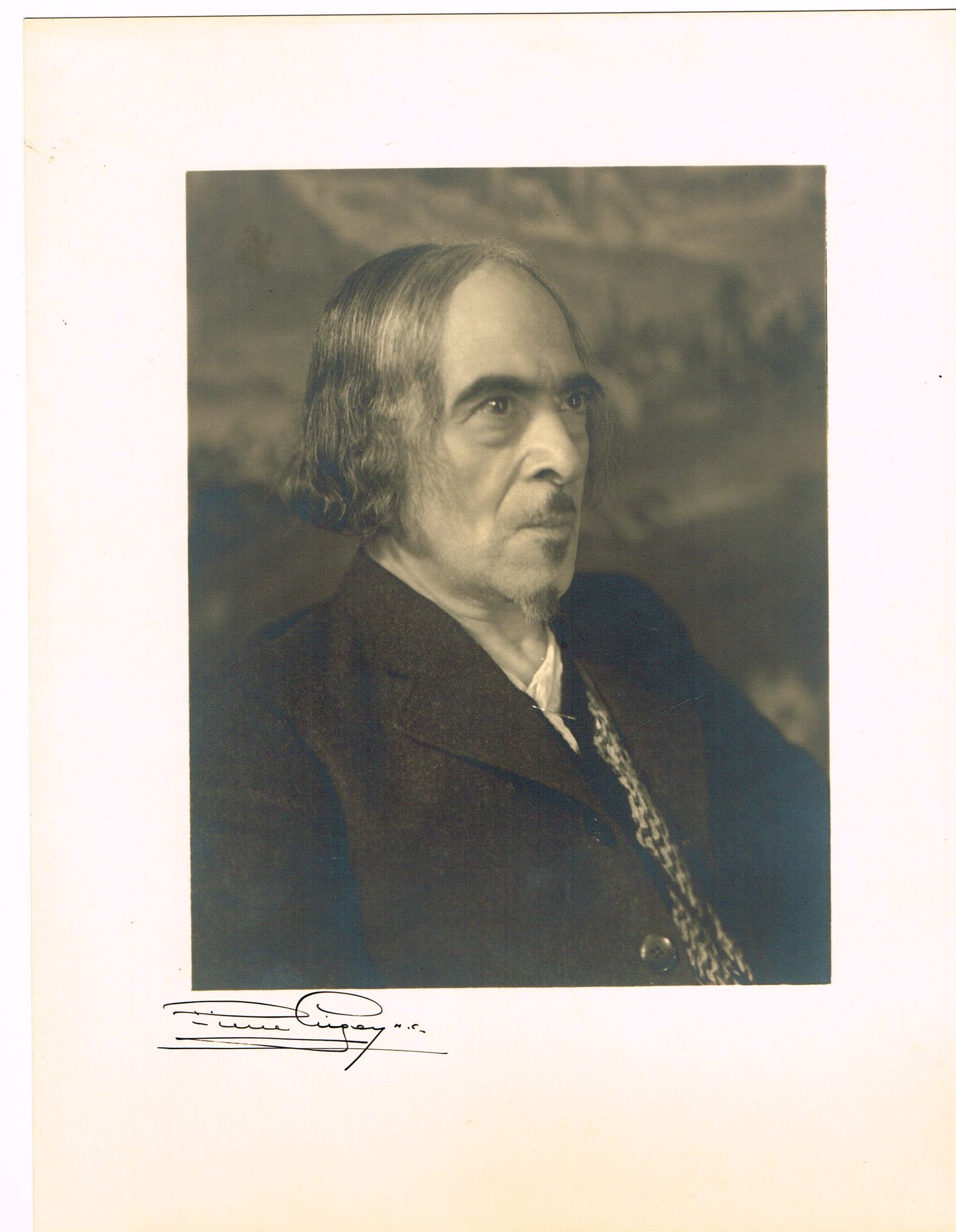 Null 安德烈-苏亚雷斯（1868-1948，作家）/皮埃尔-利盖伊（1906-1974）的原版老照片，1940年代，有摄影师签名（21 x 27厘米）。