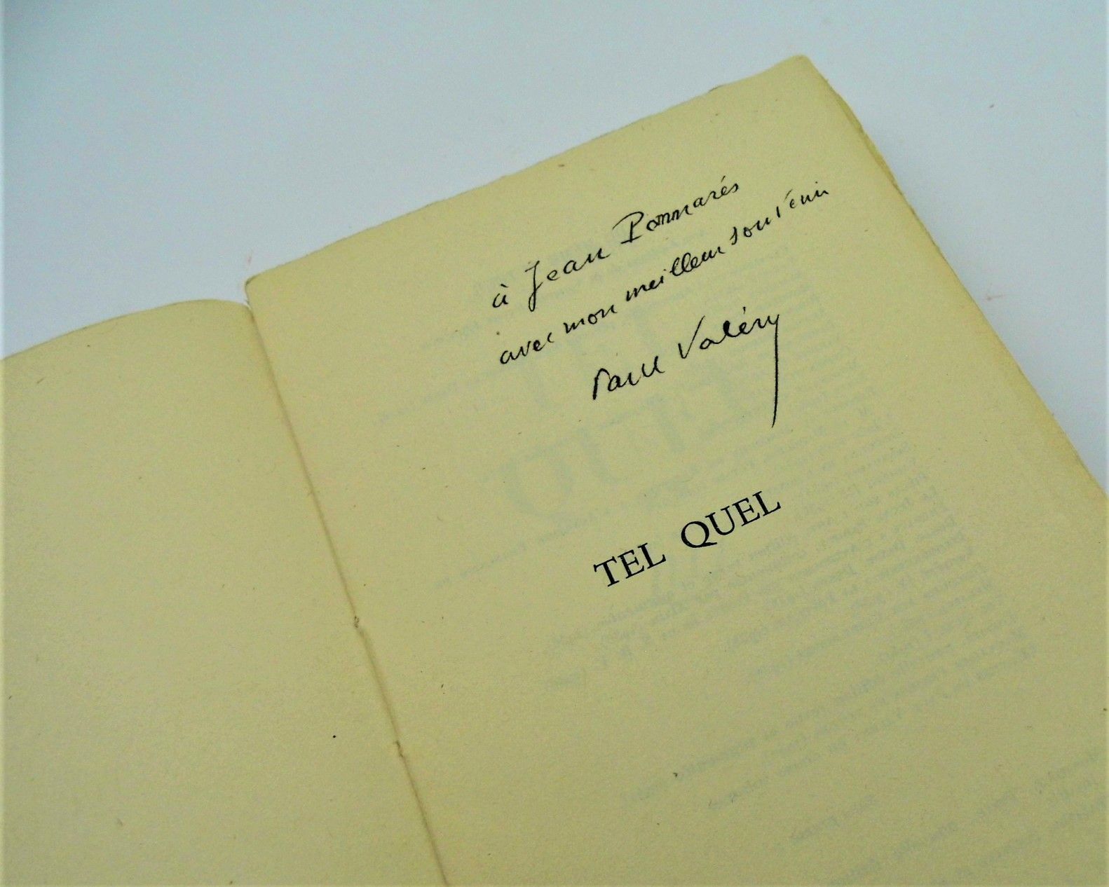 Null 保罗-瓦莱里（1871-194），作家）/"Tel quel"，有签名，NRF，1943年，EO，平装本，357页，8开本（封面疲惫，背面缺失）。