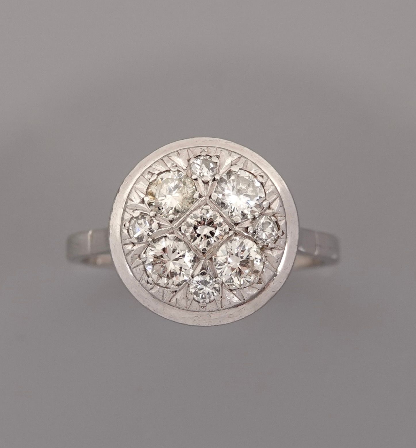 Null Ring aus Gold und, Platin 900 MM, mit Diamanten in Pavéform, Durchmesser 8 &hellip;