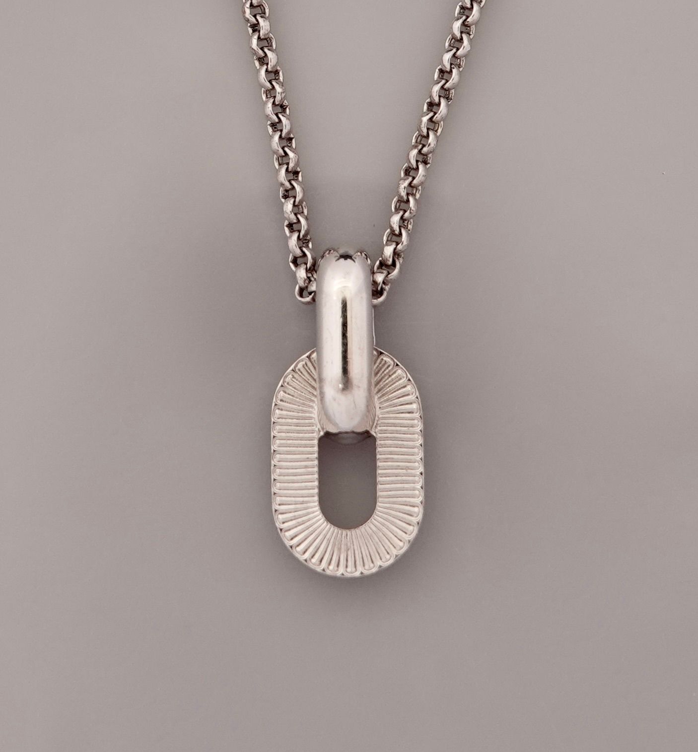 Null ARTHUS BERTRAND, Ruban model. Chain and pendant in silver 925 MM, rhodium p&hellip;