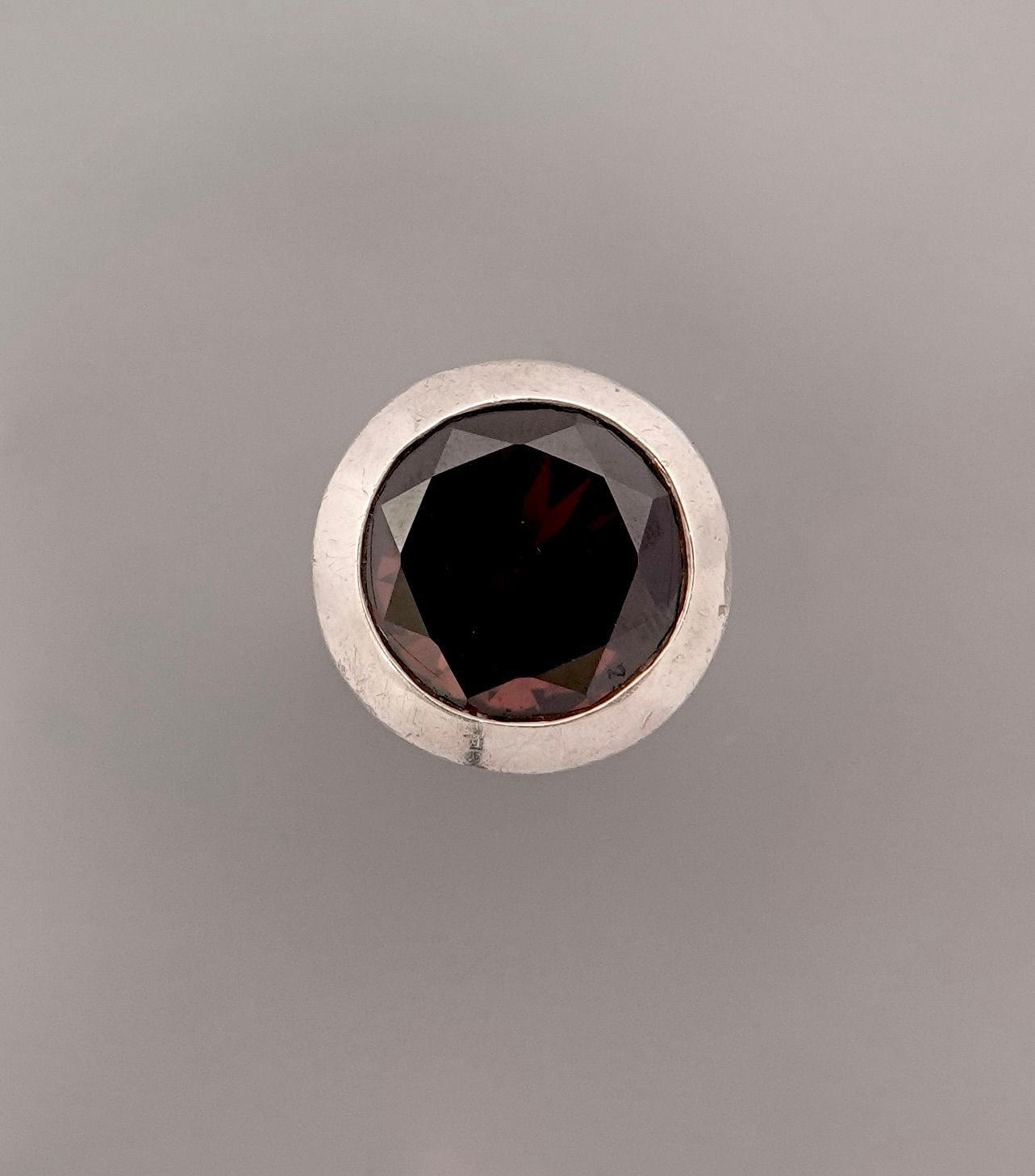 Null 925毫米银质戒指，镀铑，镶嵌棕色玻璃石，尺寸：53，重量：22.2克。