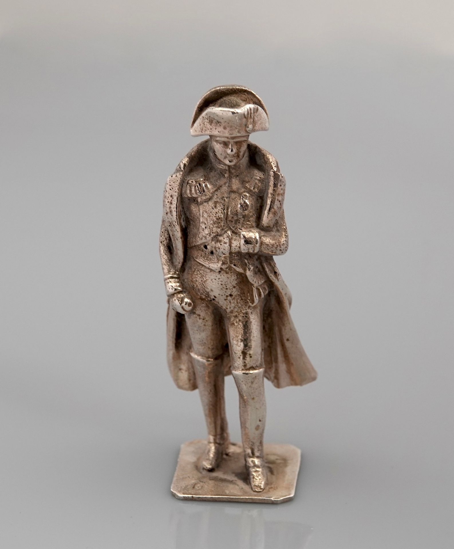 Null Statuette représentant Napoléon en, argent 925 MM, hauteur 8,8 cm, poinçon &hellip;