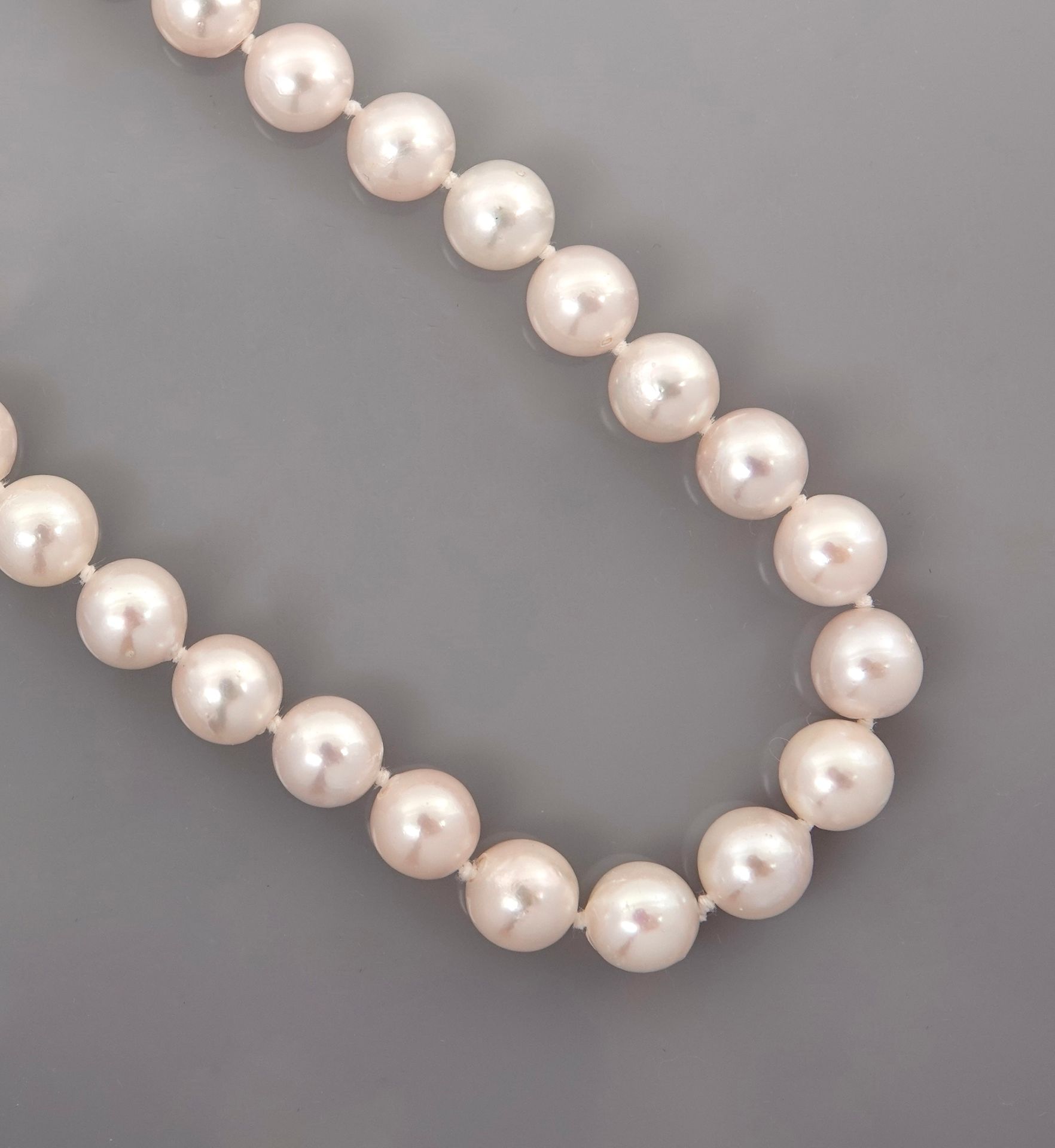 Null 日本养殖珍珠长项链，黄金环扣，750毫米，珍珠直径8.5/9毫米，黄金大弹簧环扣750毫米，长度95厘米，重量：95.35克，毛重。