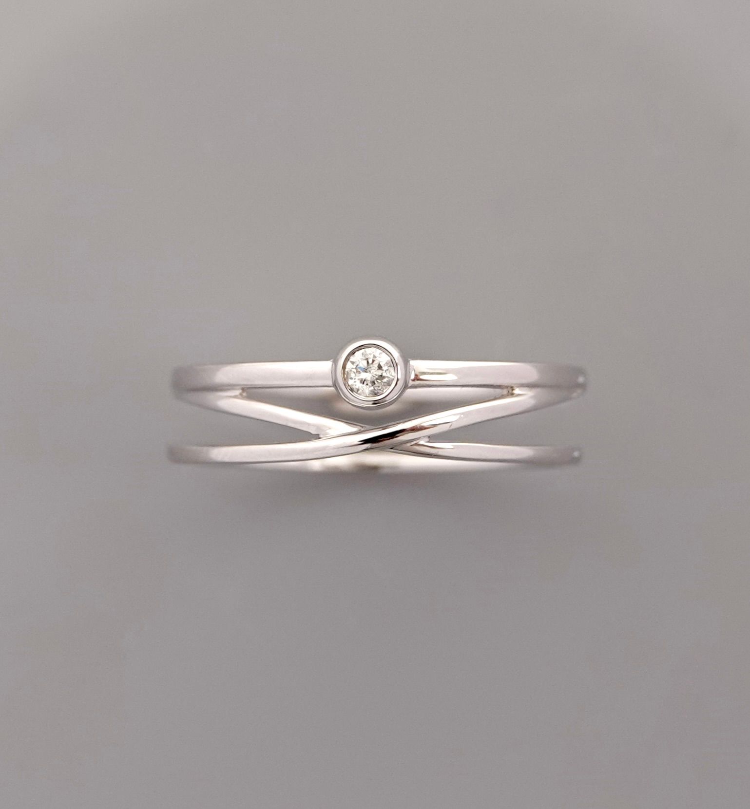 Null 白金戒指，750毫米，模拟结婚戒指，戒指上镶嵌着一颗圆钻，尺寸：54/55，重量：2.3克。