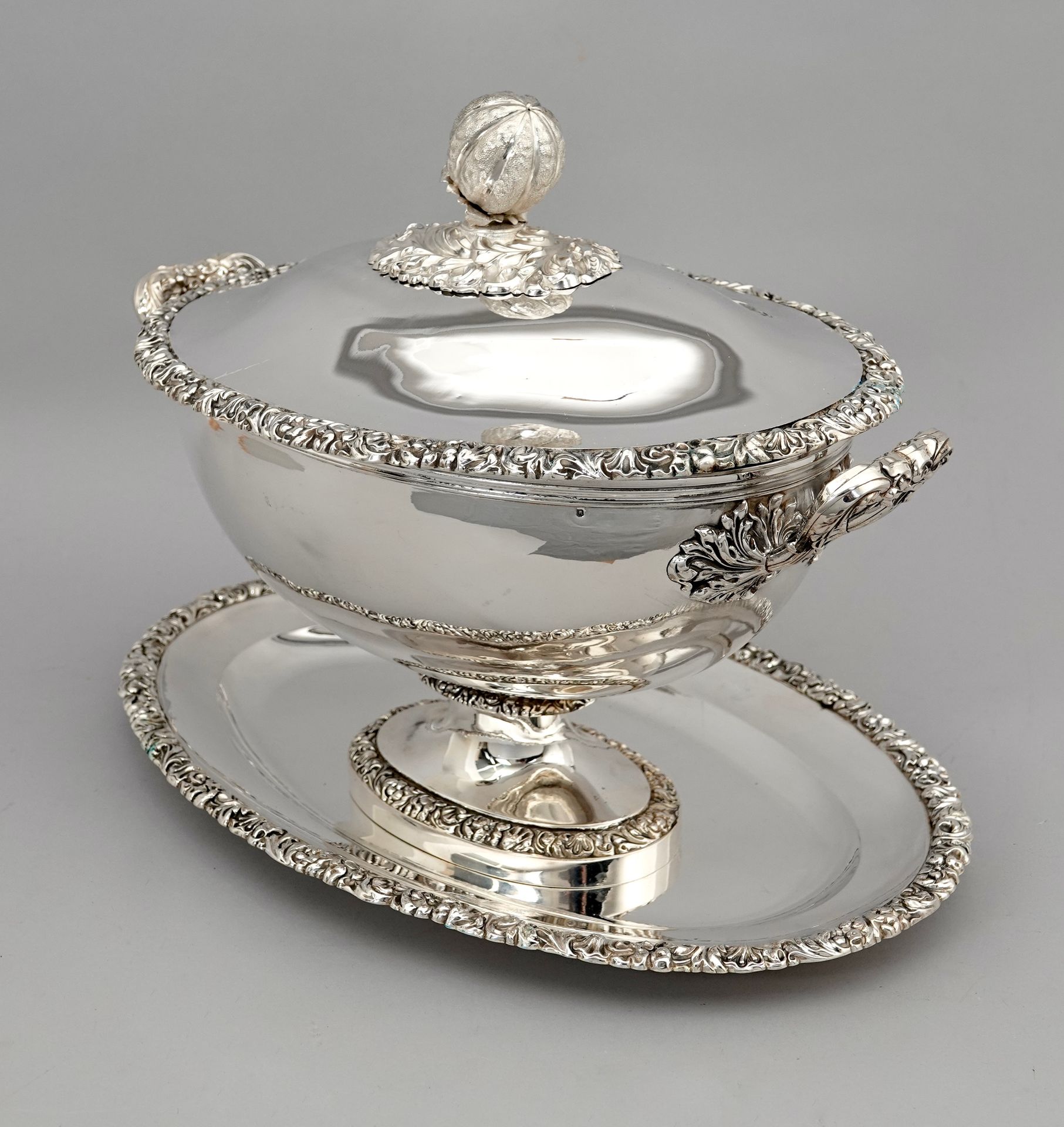 Null GARNIER, Ovale Suppenschüssel auf Fuß und ovaler Halter aus Silber 925 MM, &hellip;